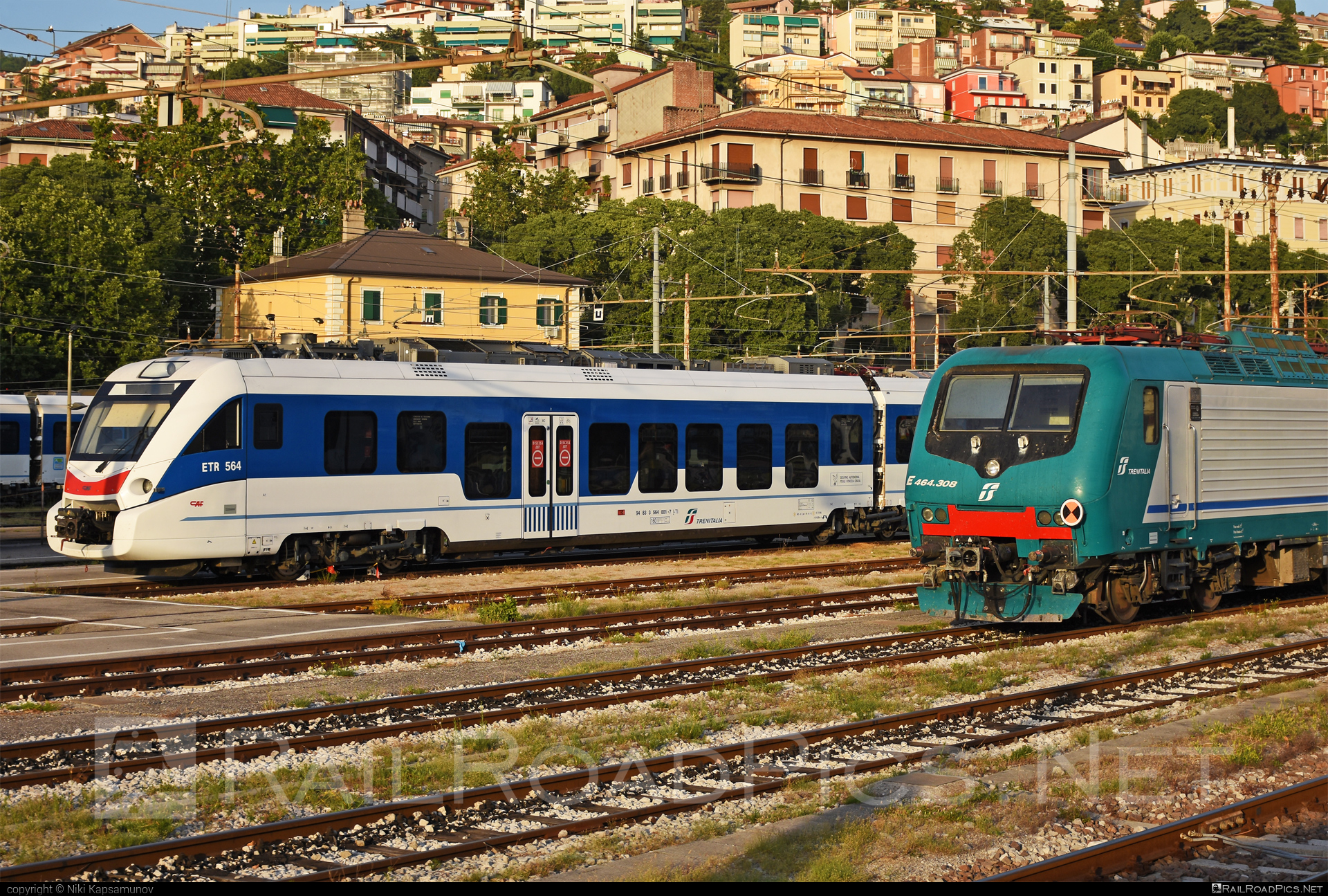 CAF Civity - 564 001-7 operated by Trenitalia S.p.A. #ConstruccionesYAuxiliarDeFerrocarriles #caf #cafcivity #civity #ferroviedellostato #fs #fsitaliane #trenitalia #trenitaliaspa
