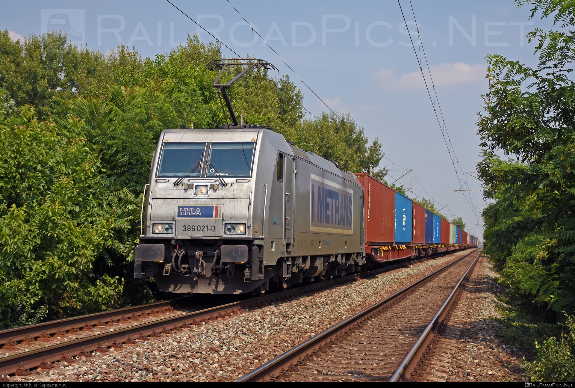 Bombardier TRAXX F140 MS - 386 021-0 operated by METRANS Rail s.r.o. #bombardier #bombardiertraxx #flatwagon #hhla #metrans #metransrail #traxx #traxxf140 #traxxf140ms
