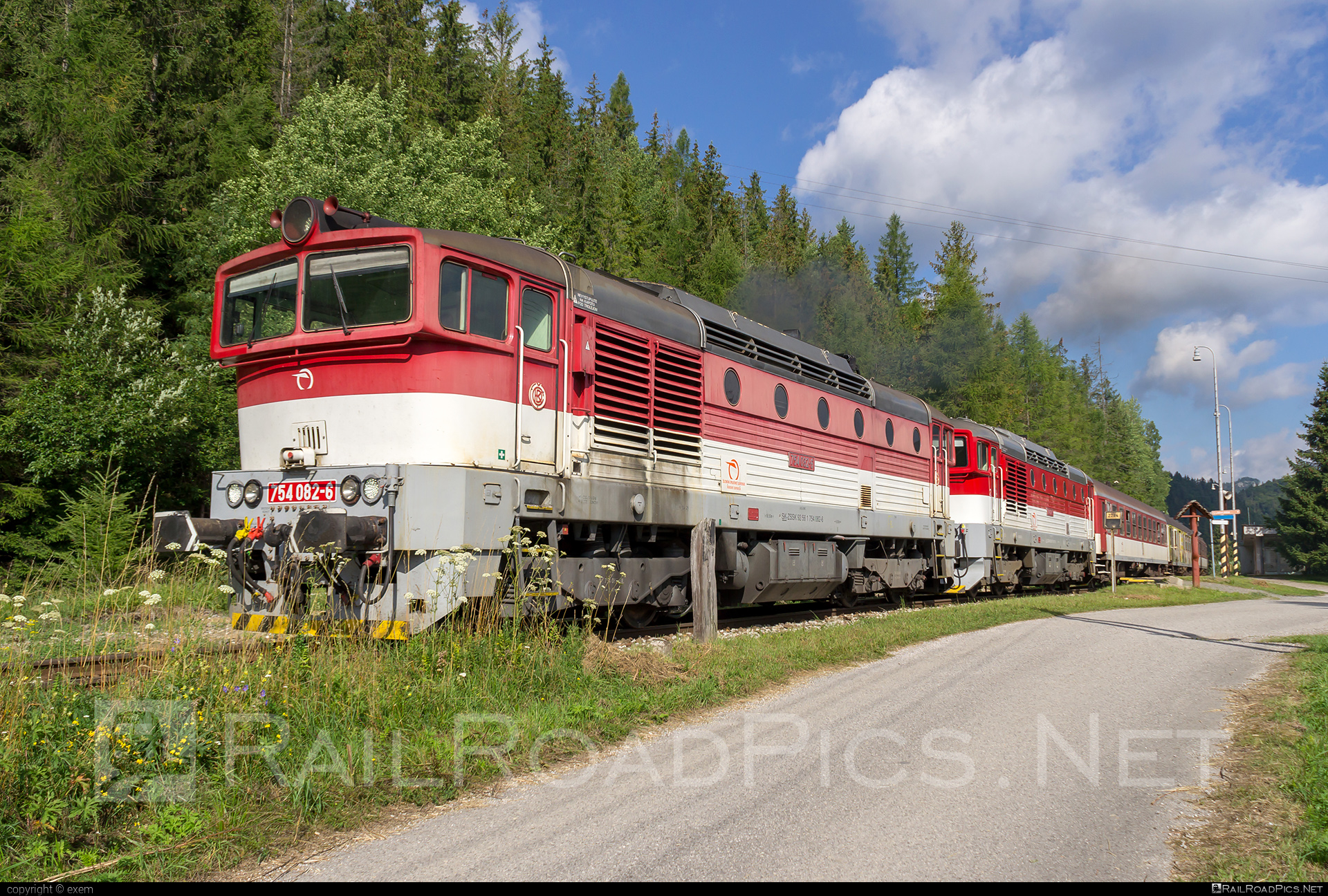 ČKD T 478.4 (754) - 754 082-6 operated by Železničná Spoločnost' Slovensko, a.s. #ZeleznicnaSpolocnostSlovensko #brejlovec #ckd #ckd4784 #ckd754 #ckdt4784 #lokomotiva754 #okuliarnik #zssk