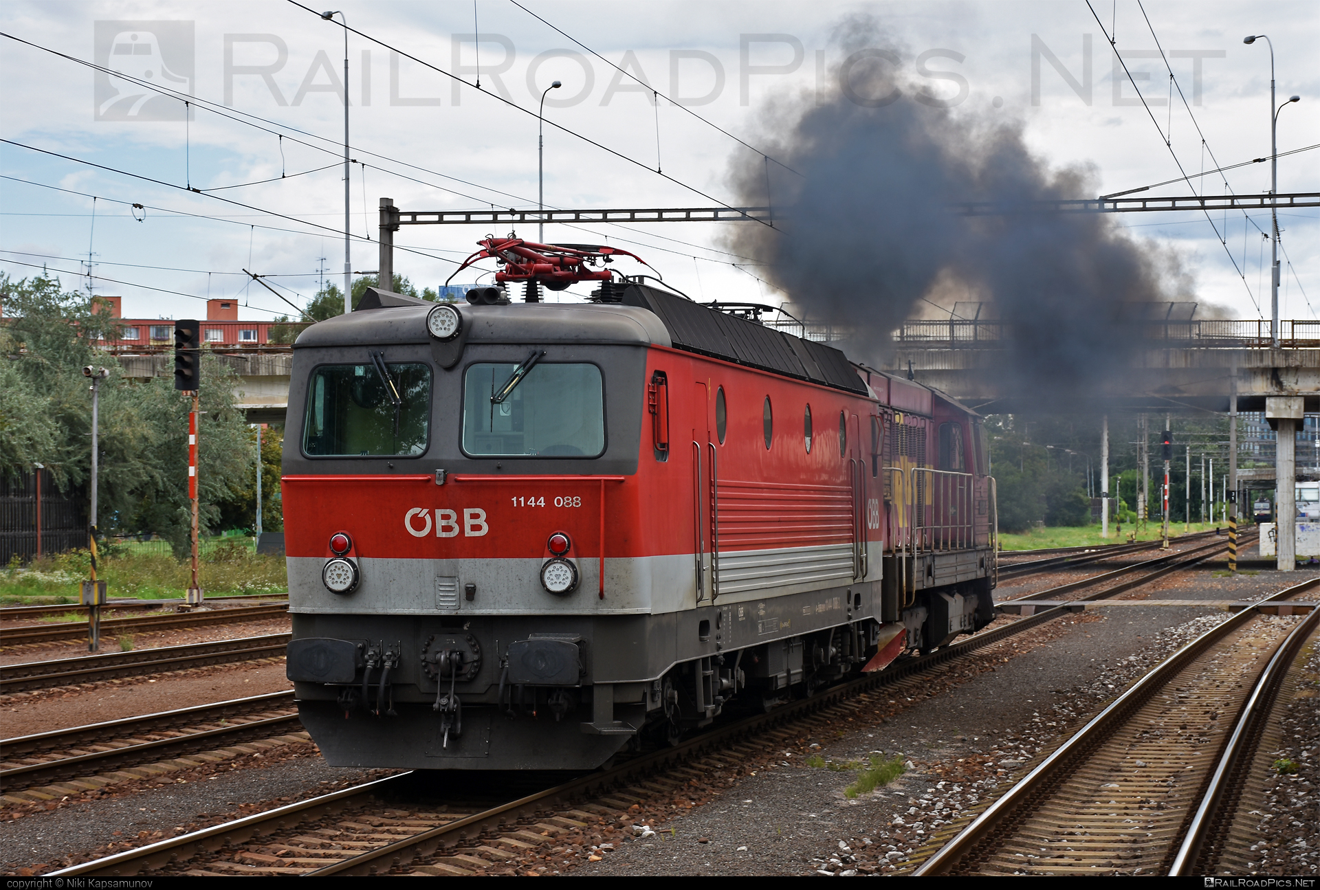 SGP ÖBB Class 1144 - 1144 088 operated by Rail Cargo Austria AG #obb #obbclass1144 #osterreichischebundesbahnen #rcw #sgp #sgp1144 #simmeringgrazpauker