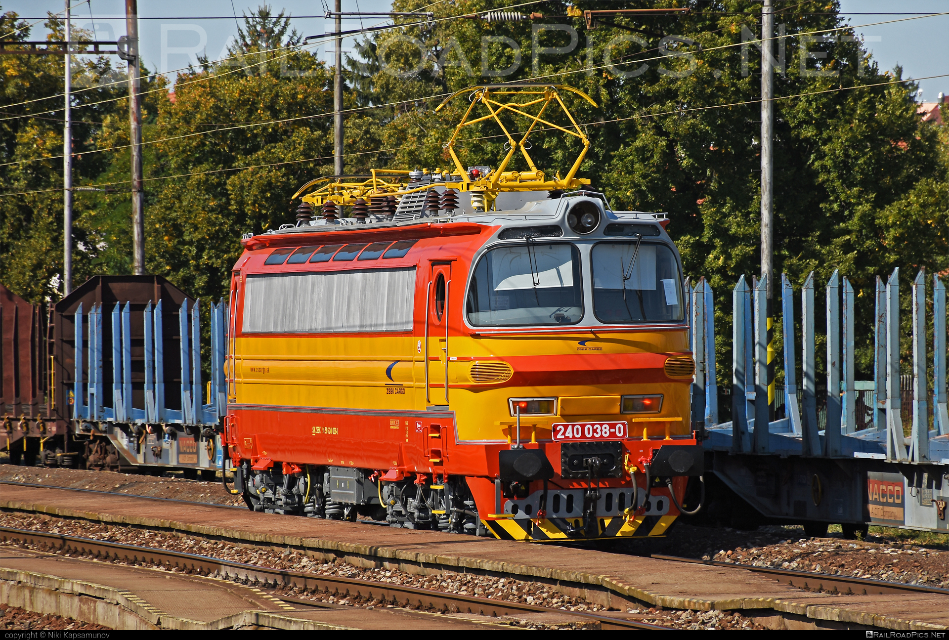 Škoda 47E - 240 038-0 operated by Železničná Spoločnost' Cargo Slovakia a.s. #ZeleznicnaSpolocnostCargoSlovakia #ZeleznicnaSpolocnostSlovensko #laminatka #locomotive240 #skoda #skoda47e #zssk #zsskcargo