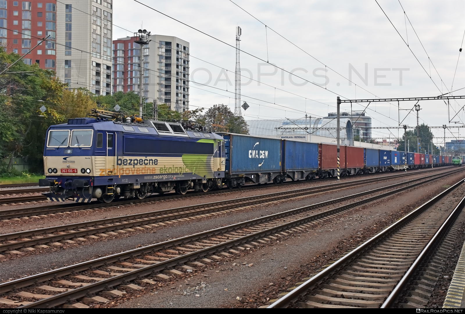 Škoda 69E - 363 106-6 operated by Železničná Spoločnost' Cargo Slovakia a.s. #ZeleznicnaSpolocnostCargoSlovakia #container #es4991 #eso #flatwagon #locomotive363 #skoda #skoda69e #zsskcargo