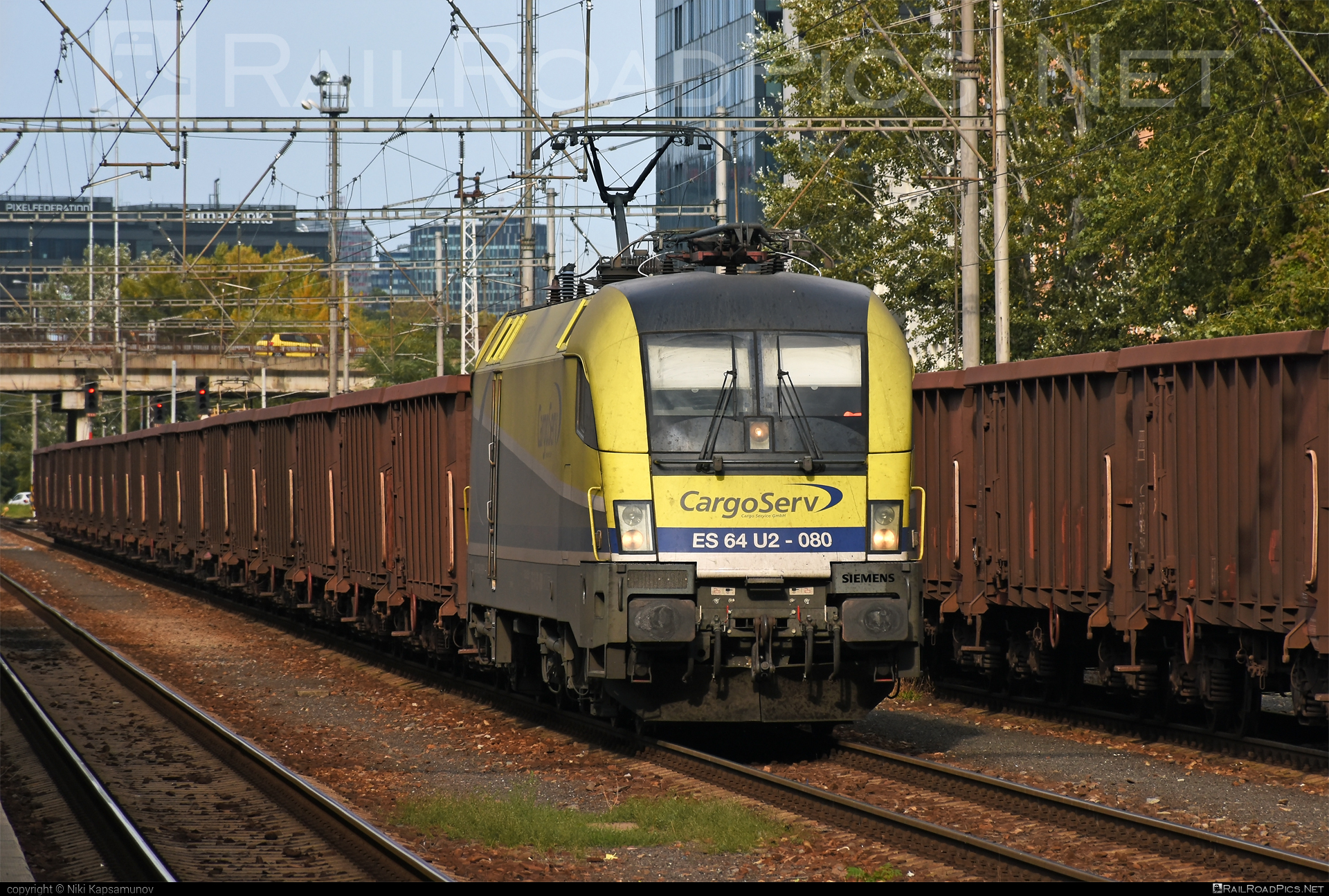 Siemens ES 64 U2 - 182 580-1 operated by CargoServ GmbH #cargoserv #dispolok #es64 #es64u2 #eurosprinter #mitsuirailcapitaleurope #mitsuirailcapitaleuropegmbh #mrce #openwagon #siemens #siemenses64 #siemenses64u2 #siemenstaurus #taurus #tauruslocomotive
