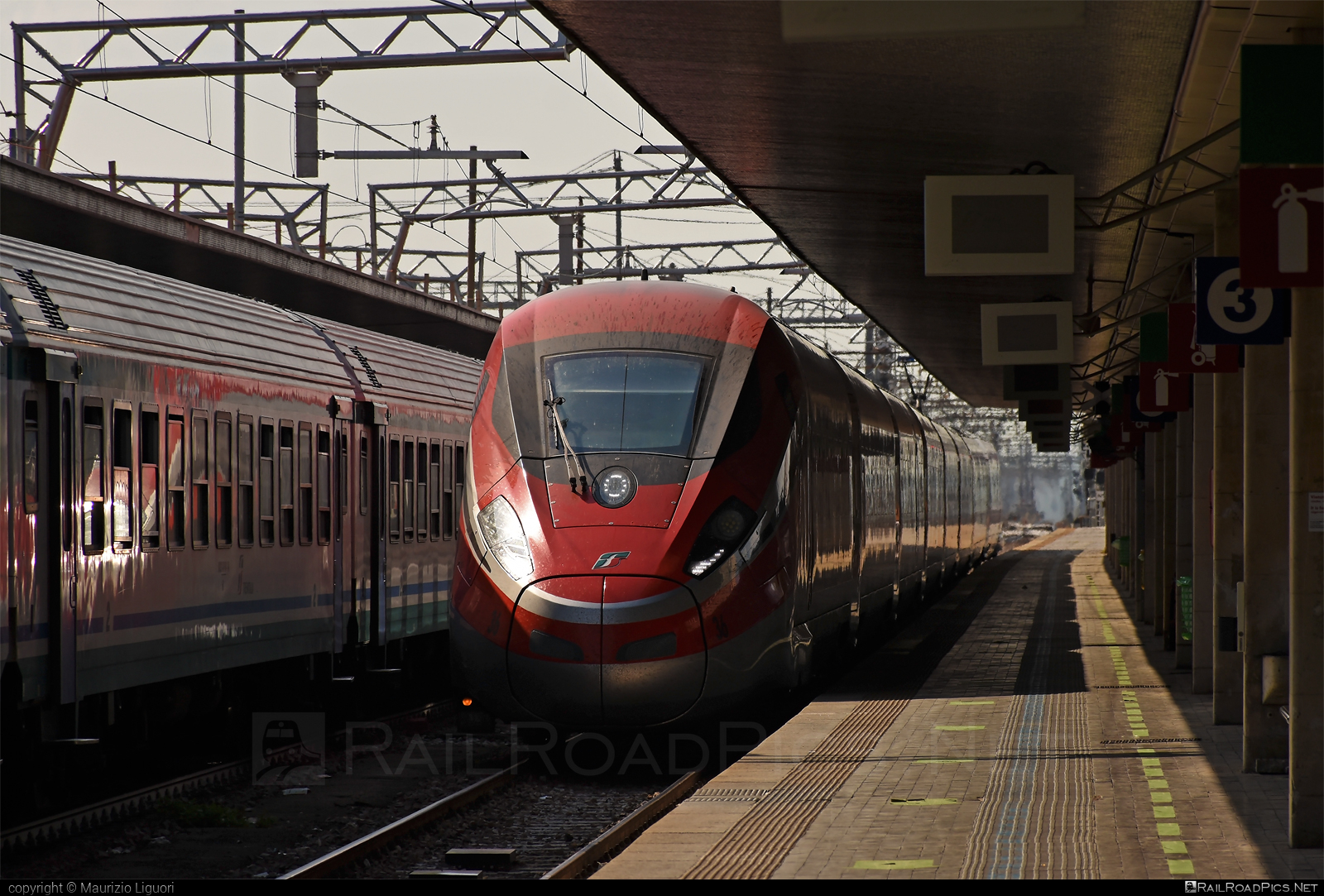 Hitachi Rail Italy / Bombardier ETR.1000 - 400 136-0 operated by Trenitalia S.p.A. #Frecciarossa1000 #HitachiBombardier #HitachiRailItaly #bombardier #etr1000 #ferroviedellostato #frecciarossa1000 #fs #fsitaliane #hitachi #trenitalia #trenitaliaspa #v300 #v300zefiro #zefiro