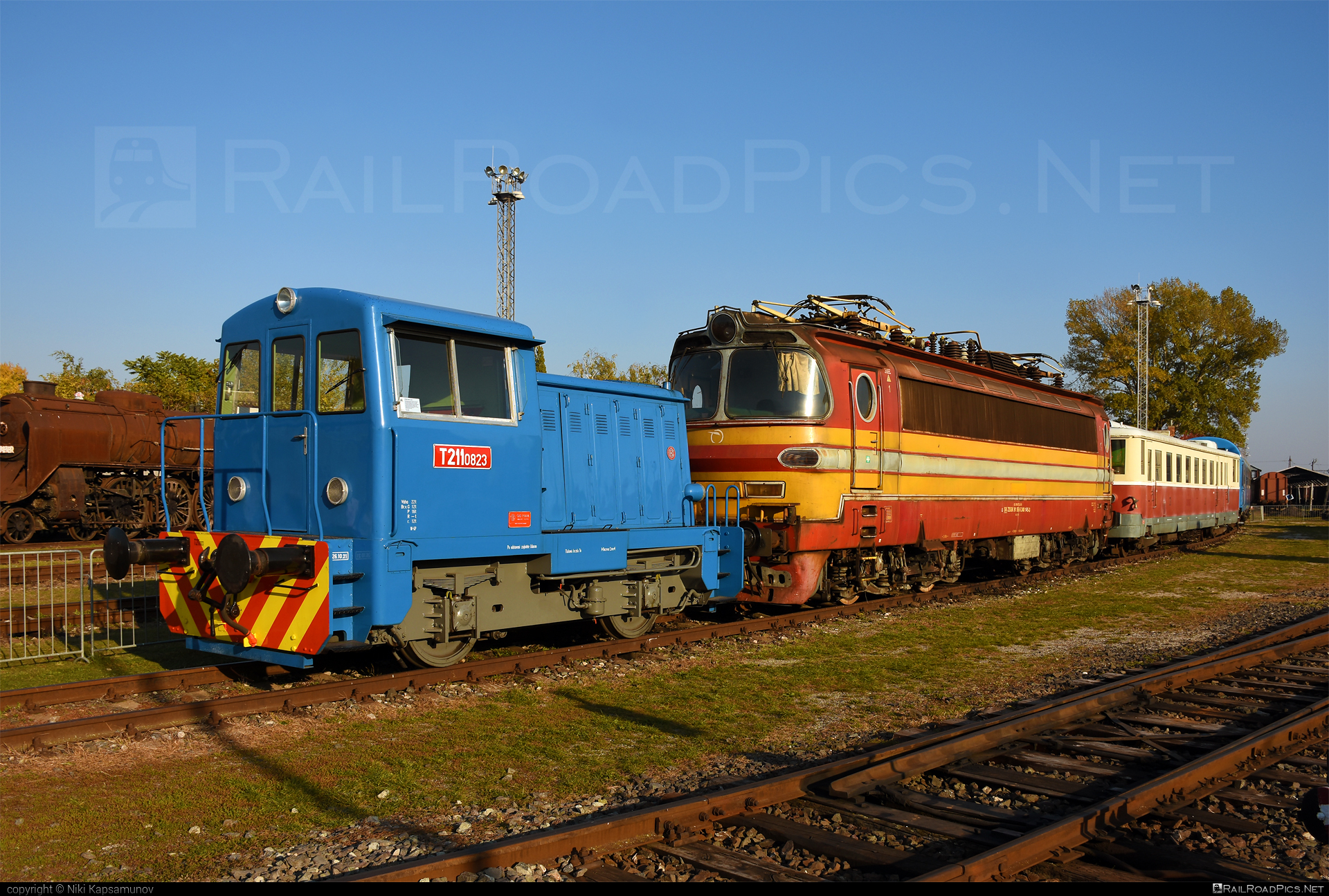 ČKD T 211.0 (700) - T211.0823 operated by Železnice Slovenskej Republiky #ckd #ckd2110 #ckd700 #ckdclass700 #ckdt2110 #locomotive700 #locomotivet211 #prasa #zelezniceslovenskejrepubliky #zsr