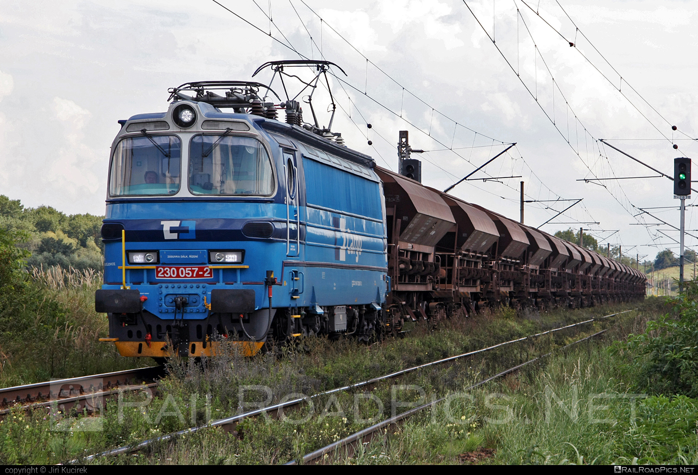 Škoda 47E - 230 057-2 operated by ČD Cargo, a.s. #cdcargo #hopperwagon #laminatka #locomotive240 #skoda #skoda47e