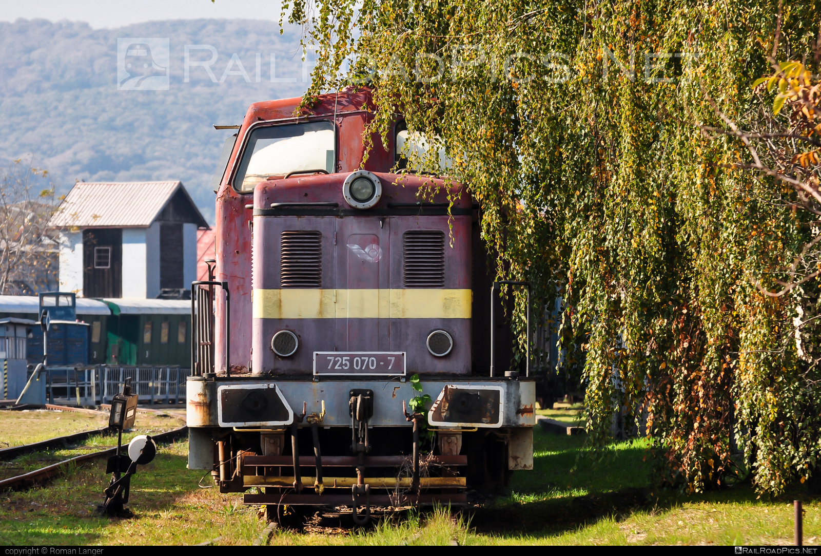 Turčianske strojárne Martin T 444.0 (725) - 725 070-7 operated by Železnice Slovenskej Republiky #karkulka #locomotive725 #locomotivet4440 #t4440 #turcianskeStrojarneMartin #zelezniceslovenskejrepubliky #zsr