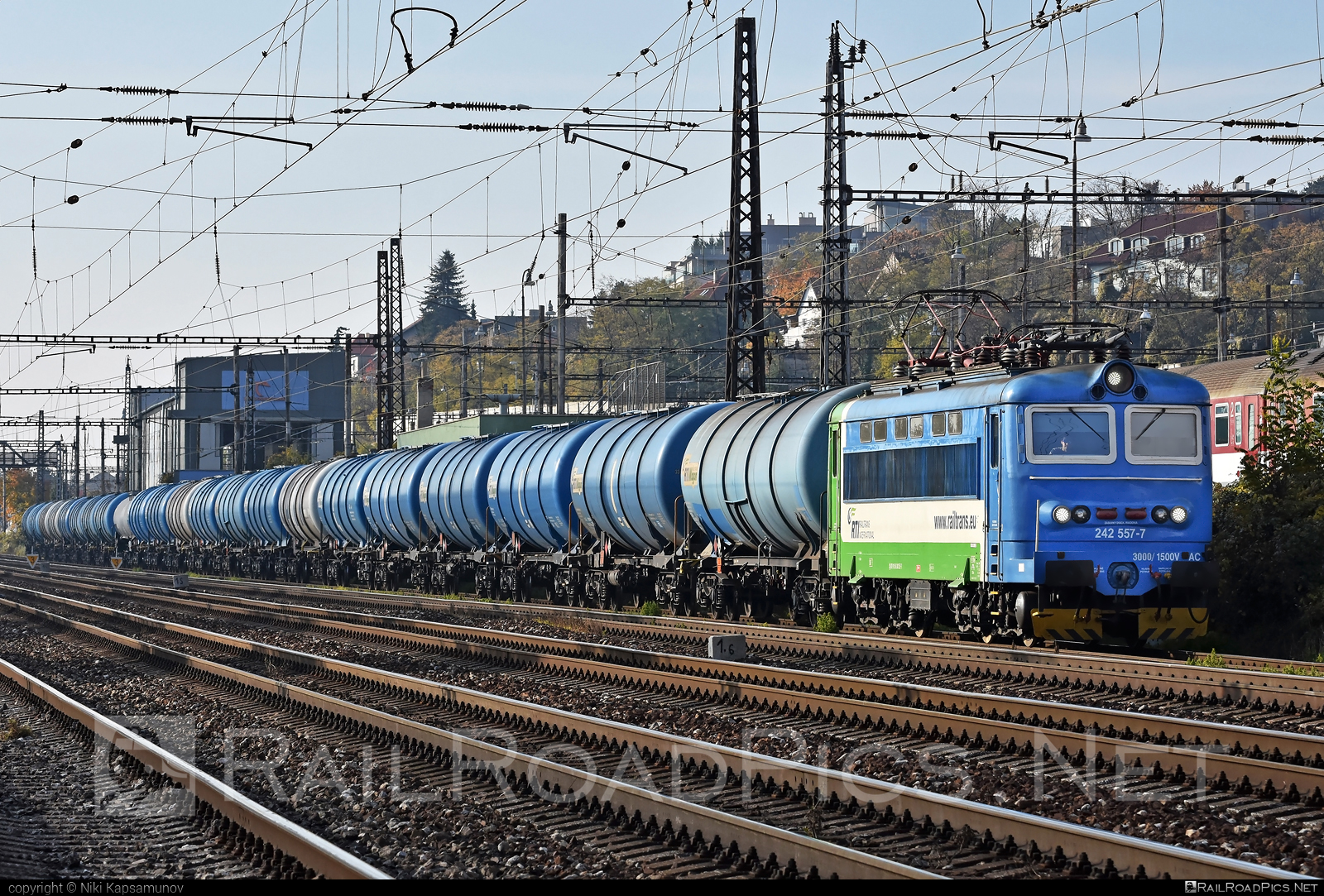Škoda 73E - 242 557-7 operated by Railtrans International, s.r.o #RailtransInternational #kesselwagen #locomotive242 #plechac #rti #skoda #skoda73e #tankwagon
