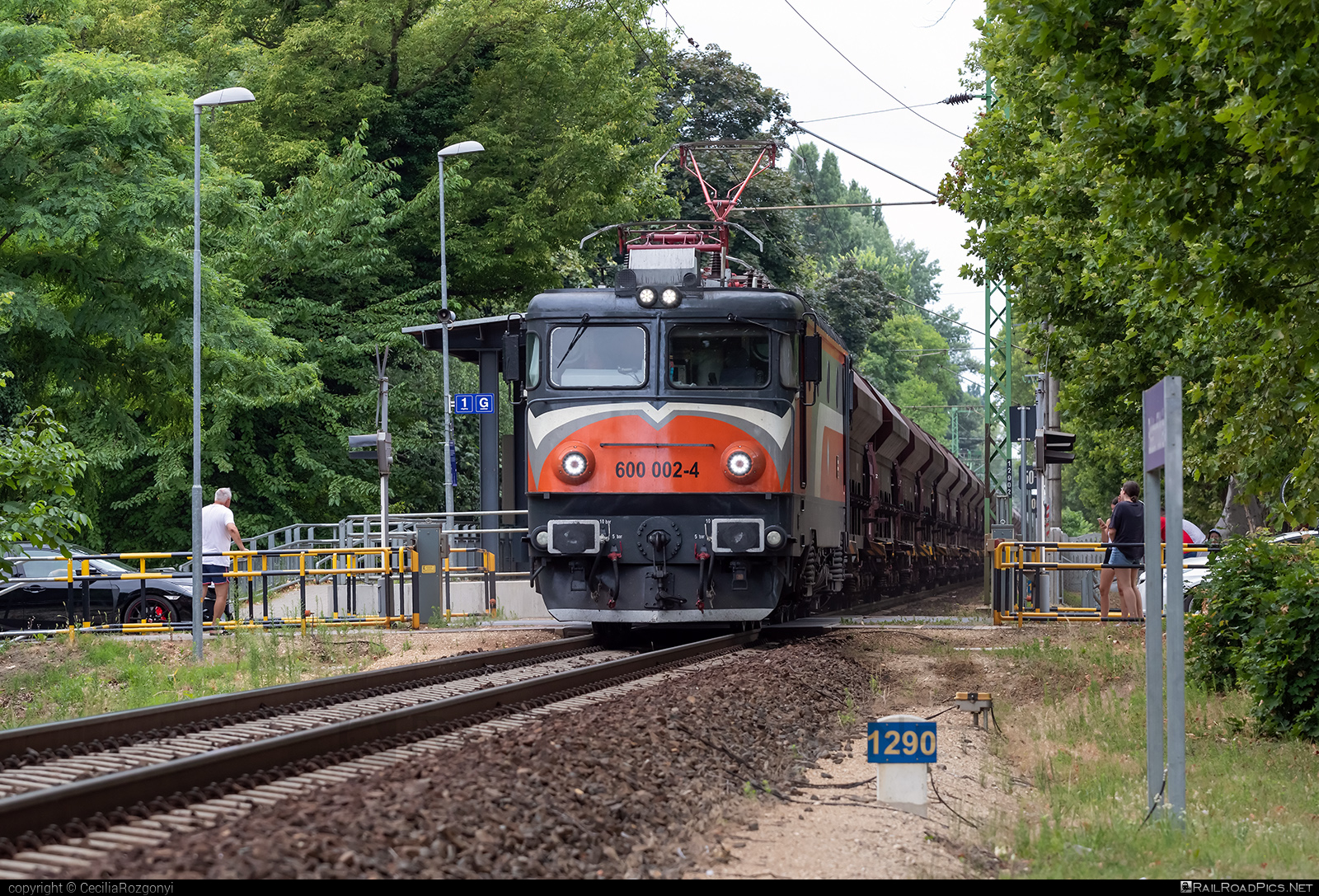 Electroputere LE 5100 - 600 002-4 operated by Magyar Magánvasút ZRt. #electroputere #electroputerecraiova #electroputerele5100 #hopperwagon #le5100