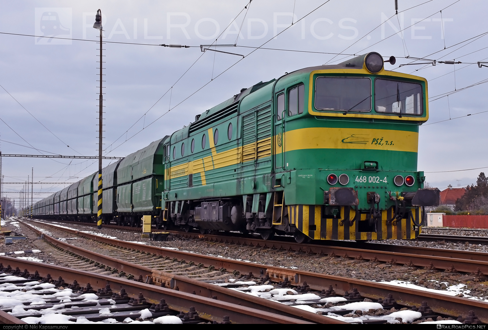 ČKD T 478.3 (753) - 468 002-4 operated by Prvá Slovenská železničná, a.s. #brejlovec #ckd #ckdclass753 #ckdt4783 #hopperwagon #locomotive753 #okuliarnik #prvaslovenskazeleznicna #prvaslovenskazeleznicnaas #psz
