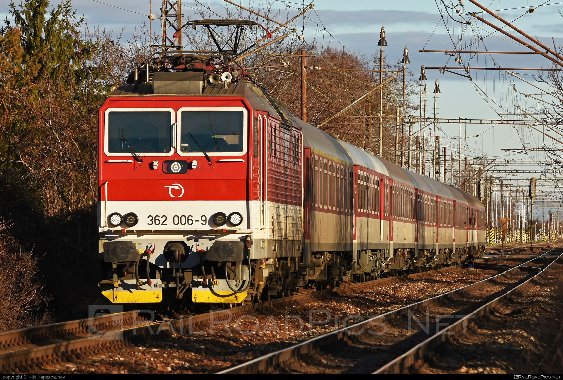 Škoda 69Er - 362 006-9 operated by Železničná Spoločnost' Slovensko, a.s. #ZeleznicnaSpolocnostSlovensko #eso #locomotive362 #rychleeso #skoda #skoda69er #urpin #zssk