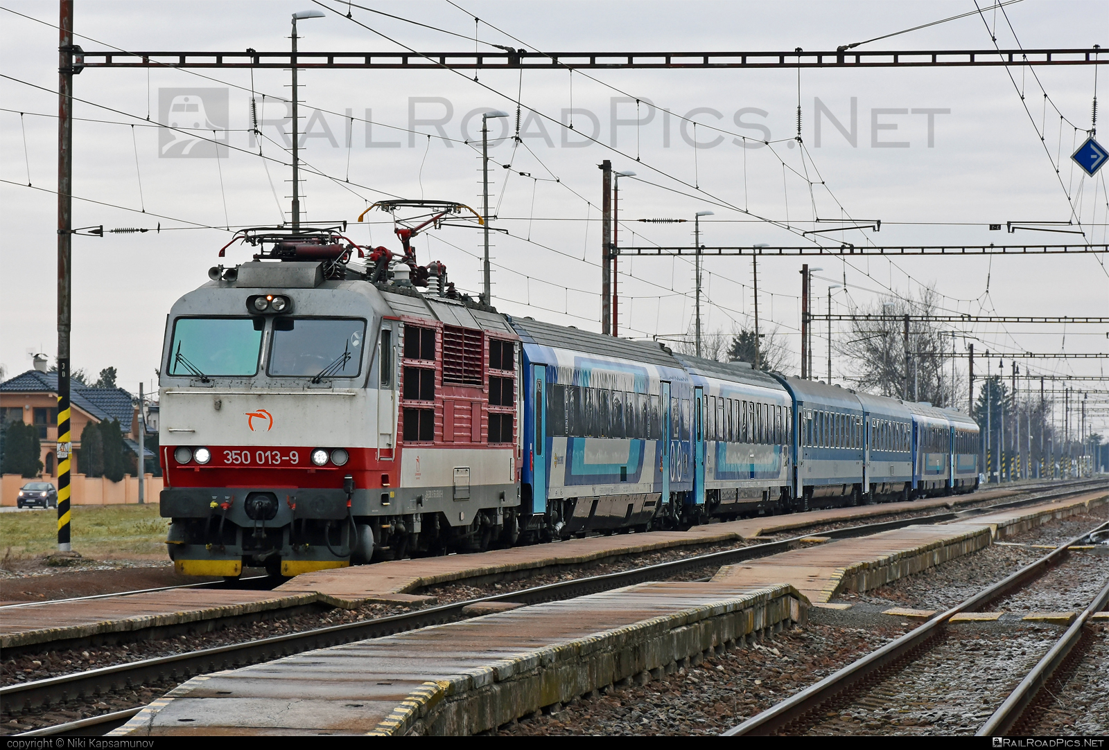Škoda 55E - 350 013-9 operated by Železničná Spoločnost' Slovensko, a.s. #ZeleznicnaSpolocnostSlovensko #bathory #gorila #locomotive350 #skoda #skoda55e #zssk