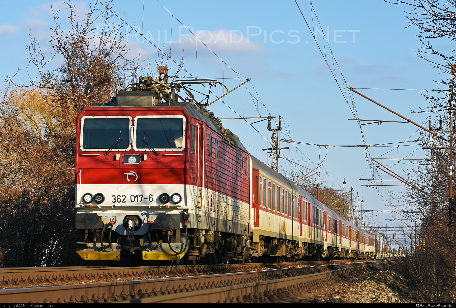 Škoda 69Er - 362 017-6 operated by Železničná Spoločnost' Slovensko, a.s. #ZeleznicnaSpolocnostSlovensko #eso #locomotive362 #rychleeso #skoda #skoda69er #urpin #zssk