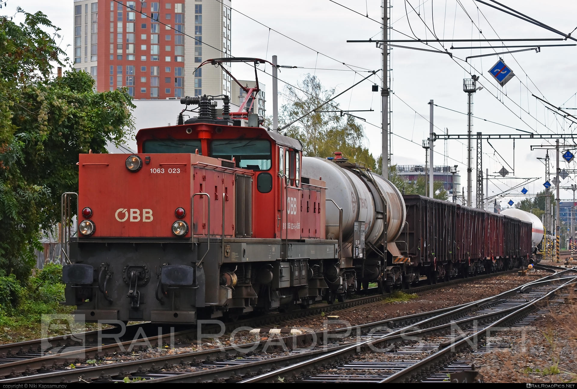 SGP ÖBB Class 1063 - 1063 023 operated by Rail Cargo Austria AG #obb #obb1063 #obbclass1063 #openwagon #osterreichischebundesbahnen #sgp #sgp1063 #simmeringgrazpauker