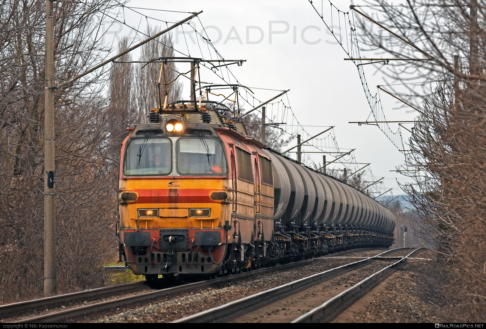 Škoda 47E - 240 070-3 operated by Železničná Spoločnost' Cargo Slovakia a.s. #ZeleznicnaSpolocnostCargoSlovakia #kesselwagen #laminatka #locomotive240 #skoda #skoda47e #tankwagon #zsskcargo