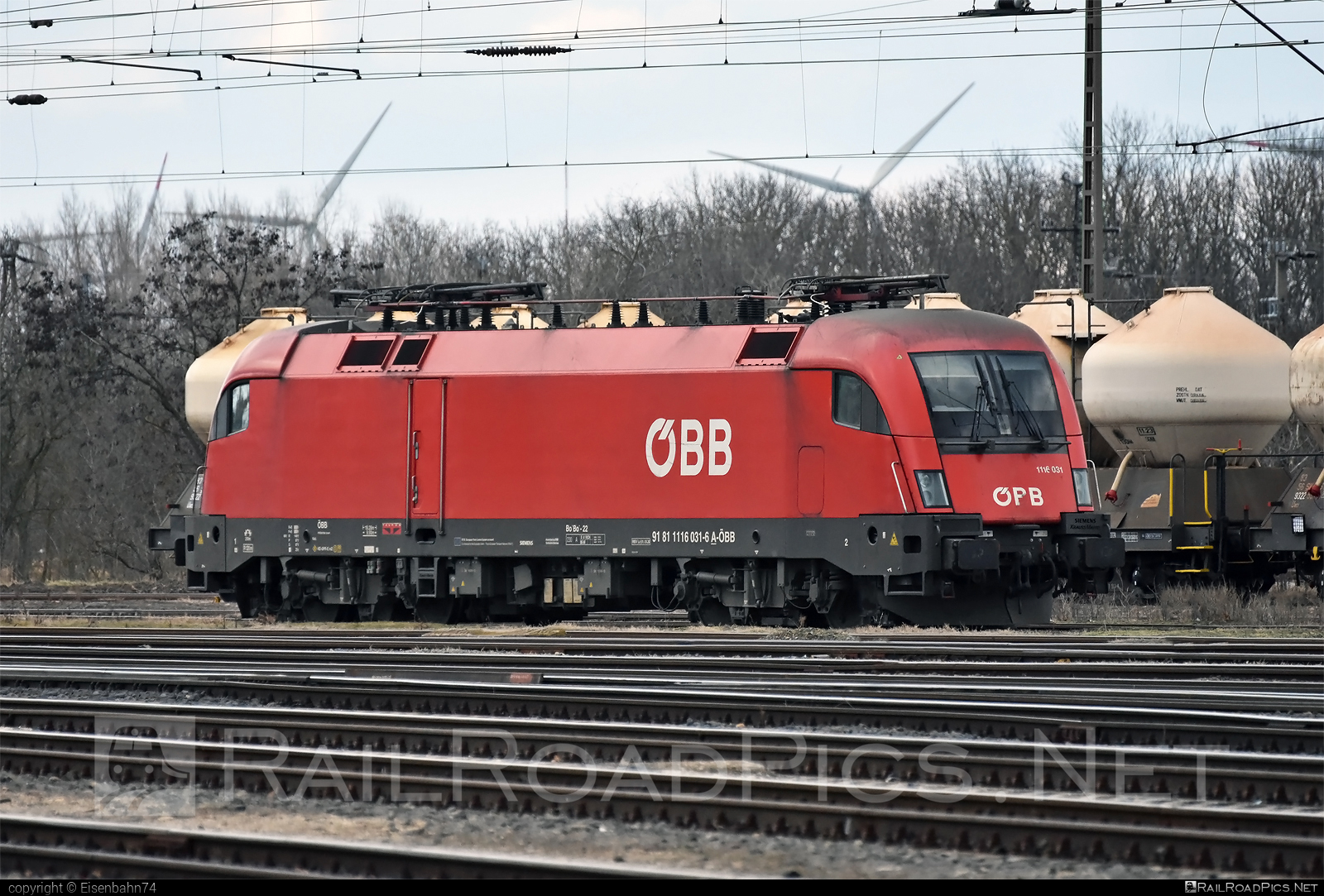 Siemens ES 64 U2 - 1116 031 operated by Rail Cargo Austria AG #es64 #es64u2 #eurosprinter #obb #osterreichischebundesbahnen #siemens #siemensEs64 #siemensEs64u2 #siemenstaurus #taurus #tauruslocomotive