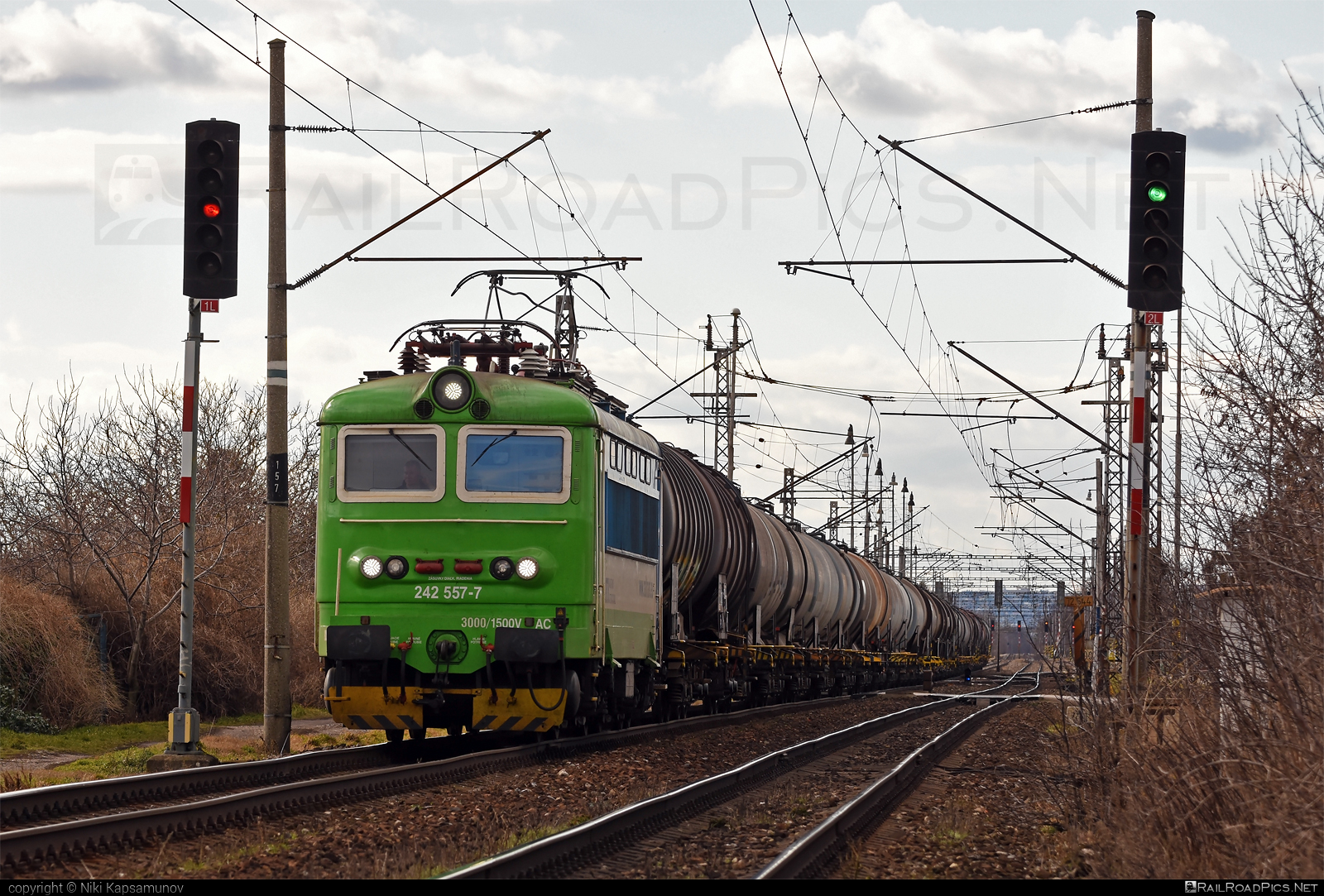 Škoda 73E - 242 557-7 operated by Railtrans International, s.r.o #RailtransInternational #kesselwagen #locomotive242 #plechac #rti #skoda #skoda73e #tankwagon