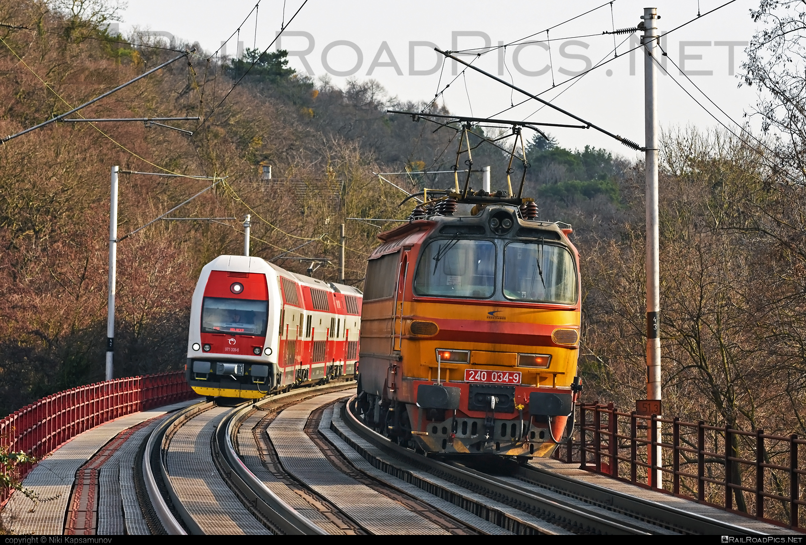 Škoda 47E - 240 034-9 operated by Železničná Spoločnost' Cargo Slovakia a.s. #ZeleznicnaSpolocnostCargoSlovakia #ZeleznicnaSpolocnostSlovensko #bridge #janosik #laminatka #locomotive240 #skoda #skoda47e #zssk #zsskcargo