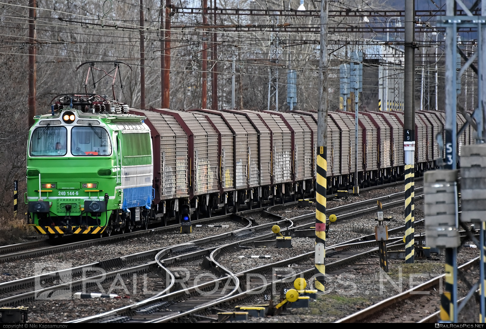 Škoda 47E - 240 144-6 operated by Railtrans International, s.r.o #RailtransInternational #coveredwagon #laminatka #locomotive240 #rti #skoda #skoda47e