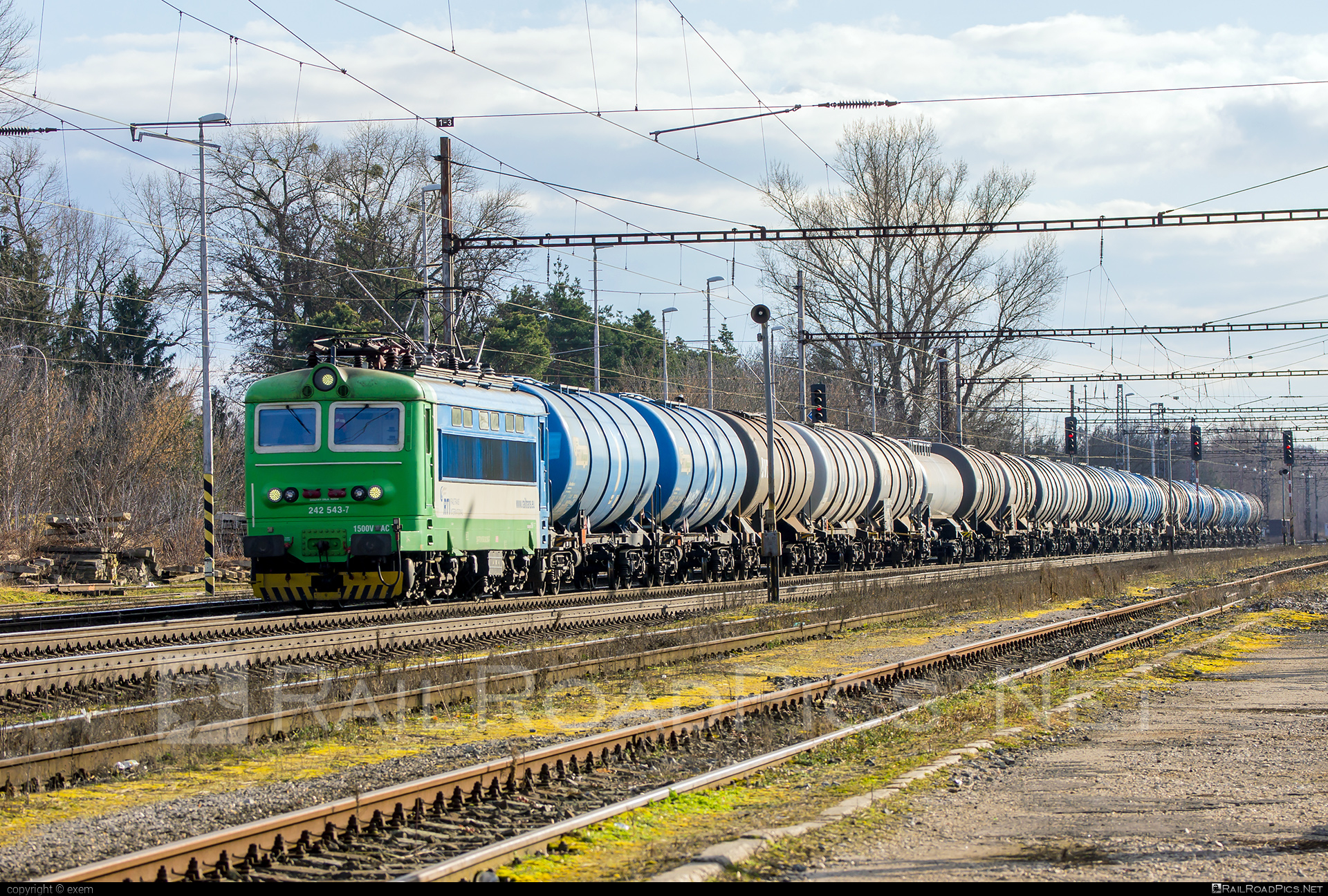 Škoda 64E - 242 543-7 operated by Railtrans International, s.r.o #BDZclass43 #RailtransInternational #kesselwagen #plechac #rti #skoda #skoda64e #tankwagon