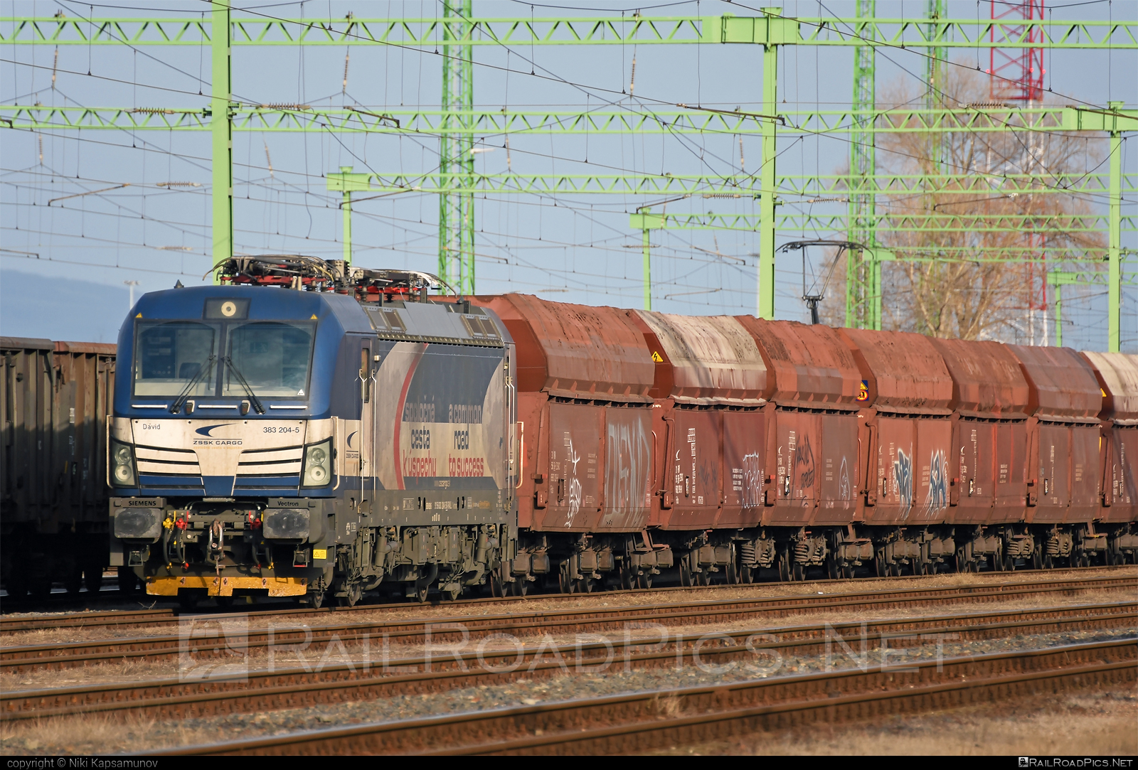 Siemens Vectron MS - 383 204-5 operated by Železničná Spoločnost' Cargo Slovakia a.s. #RollingStockLease #RollingStockLeaseSro #ZeleznicnaSpolocnostCargoSlovakia #hopperwagon #raill #siemens #siemensVectron #siemensVectronMS #vectron #vectronMS #zsskcargo