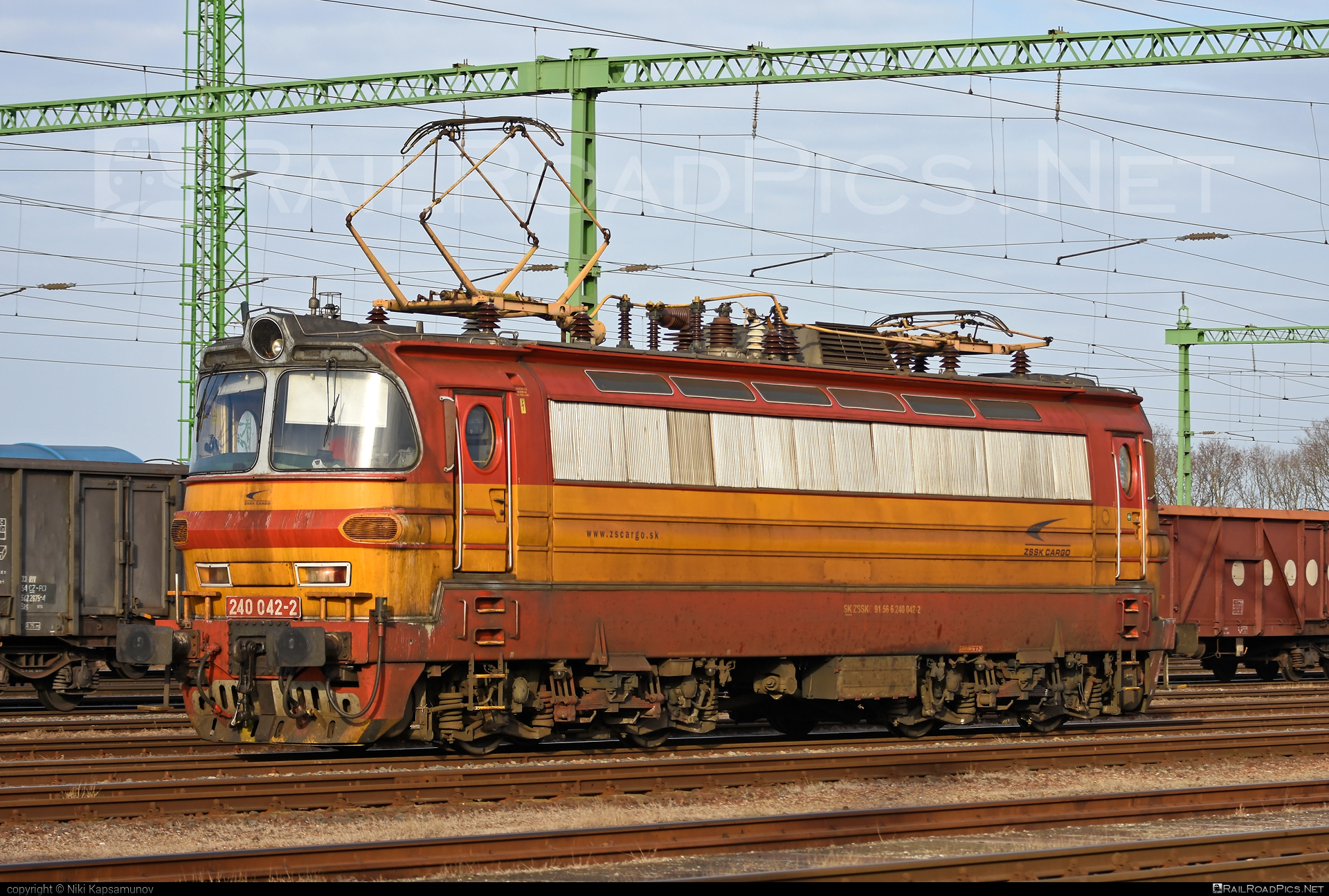 Škoda 47E - 240 042-2 operated by Železničná Spoločnost' Cargo Slovakia a.s. #ZeleznicnaSpolocnostCargoSlovakia #laminatka #locomotive240 #skoda #skoda47e #zsskcargo