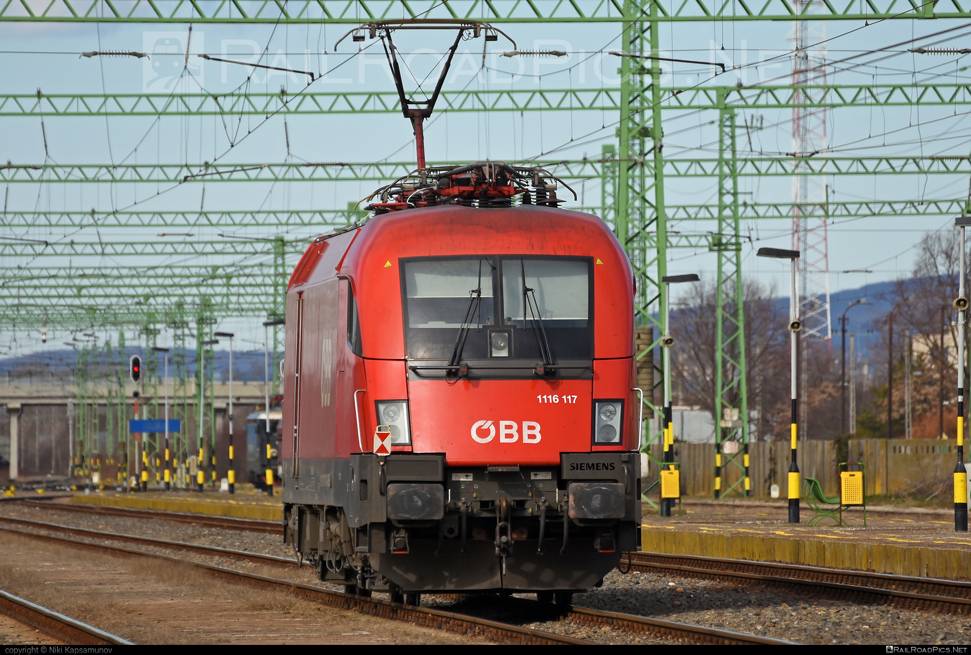 Siemens ES 64 U2 - 1116 117 operated by Rail Cargo Hungaria ZRt. #es64 #es64u2 #eurosprinter #obb #osterreichischebundesbahnen #rch #siemens #siemensEs64 #siemensEs64u2 #siemenstaurus #taurus #tauruslocomotive