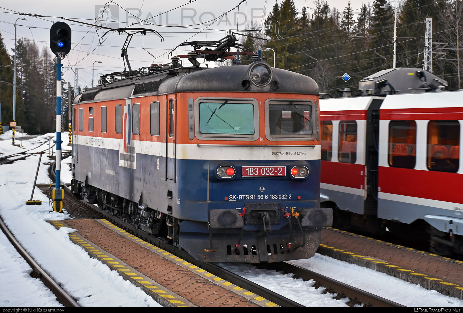 Škoda 61E - 183 032-2 operated by LOKORAIL, a.s. #BulkTransshipmentSlovakia #bts #locomotive183 #lokorail #lrl #rakana #sestikolak #sestikolo #skoda #skoda61e