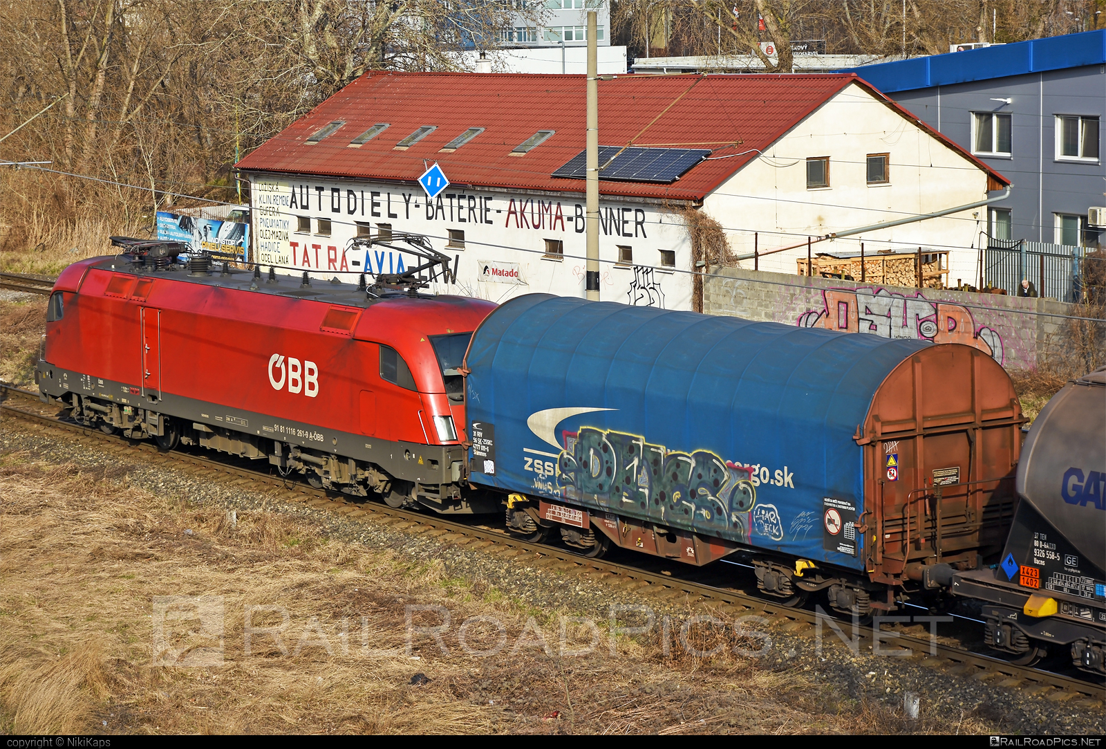 Siemens ES 64 U2 - 1116 261 operated by Rail Cargo Austria AG #es64 #es64u2 #eurosprinter #graffiti #mixofcargo #obb #osterreichischebundesbahnen #rcw #siemens #siemensEs64 #siemensEs64u2 #siemenstaurus #taurus #tauruslocomotive