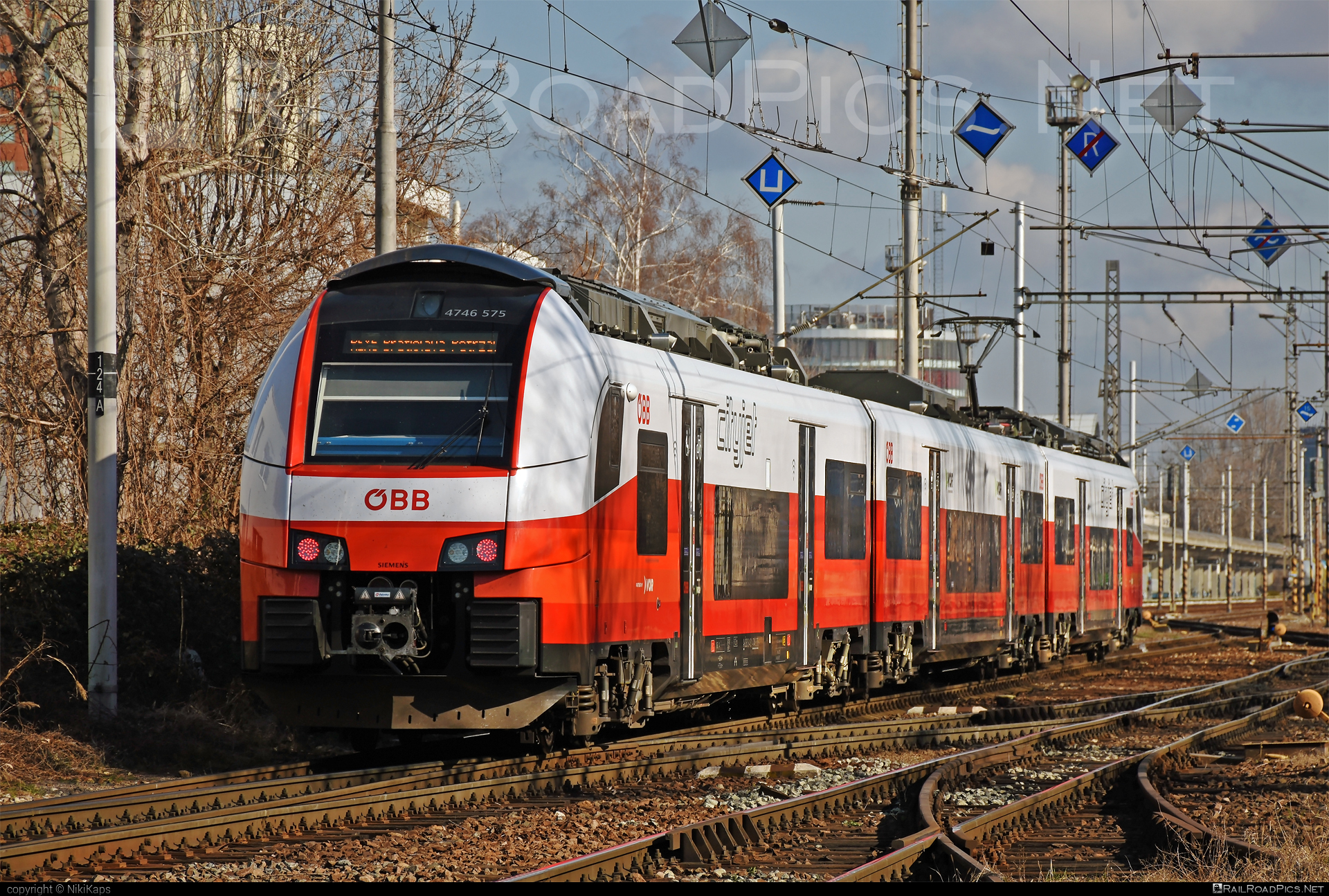 Siemens Desiro ML - 4746 575 operated by Österreichische Bundesbahnen #cityjet #desiro #desiroml #obb #obbcityjet #osterreichischebundesbahnen #siemens #siemensdesiro #siemensdesiroml