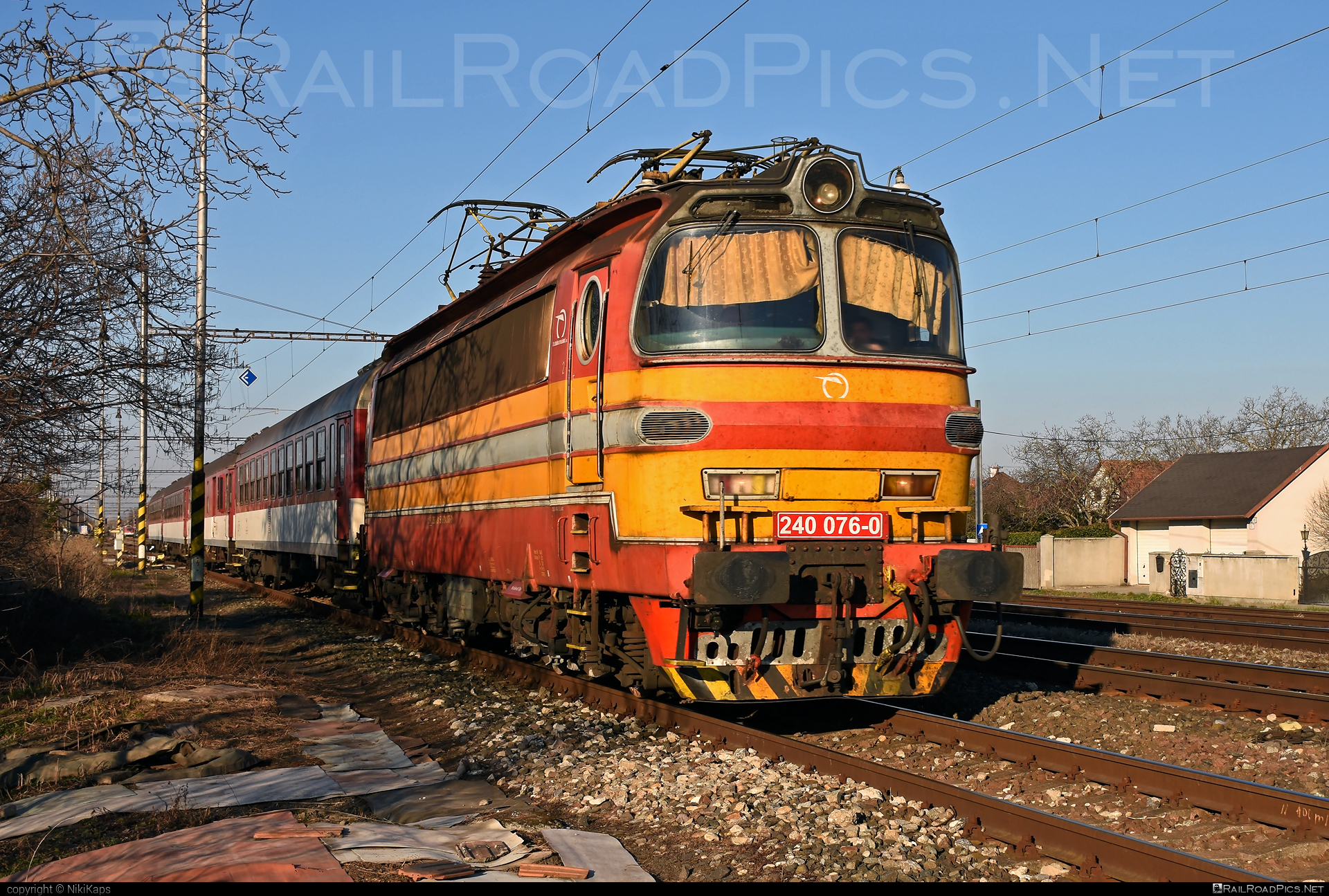 Škoda 47E - 240 076-0 operated by Železničná Spoločnost' Slovensko, a.s. #ZeleznicnaSpolocnostSlovensko #laminatka #locomotive240 #skoda #skoda47e #zssk