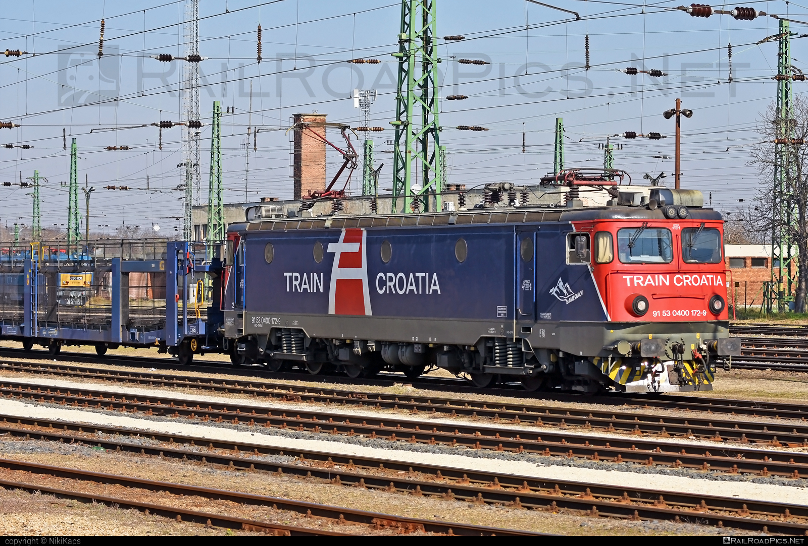 Electroputere LE 5100 - 0400 172-9 operated by Train Hungary Magánvasút Kft #TrainHungaryMaganvasut #TrainHungaryMaganvasutKft #carcarrierwagon #electroputere #electroputerecraiova #electroputerele5100 #le5100 #traincroatia