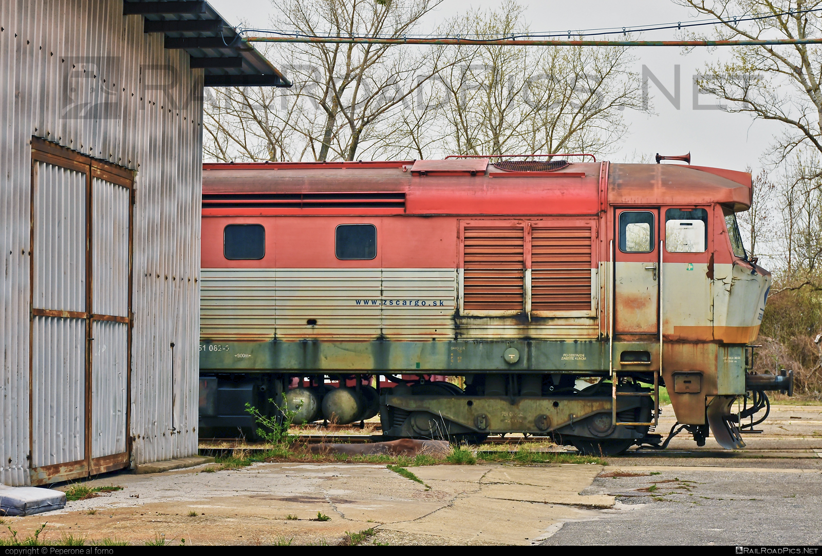 ČKD T 478.1 (751) - 751 082-9 operated by Železničná Spoločnost' Cargo Slovakia a.s. #ZeleznicnaSpolocnostCargoSlovakia #bardotka #ckd #ckd4781 #ckd751 #ckdt4781 #zamracena #zsskcargo