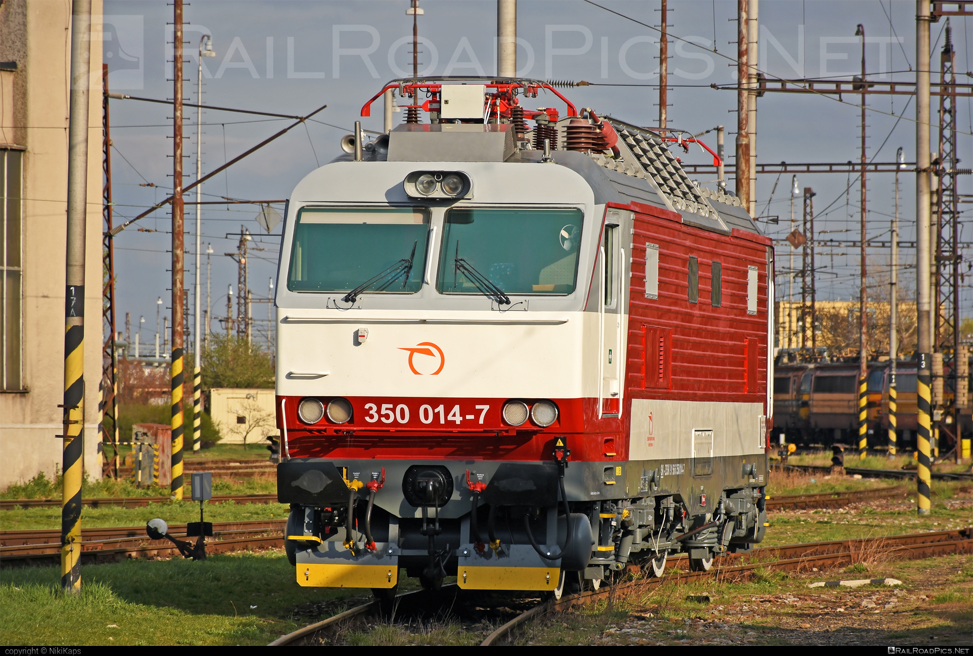 Škoda 55E - 350 014-7 operated by Železničná Spoločnost' Slovensko, a.s. #ZeleznicnaSpolocnostSlovensko #gorila #locomotive350 #skoda #skoda55e #zssk