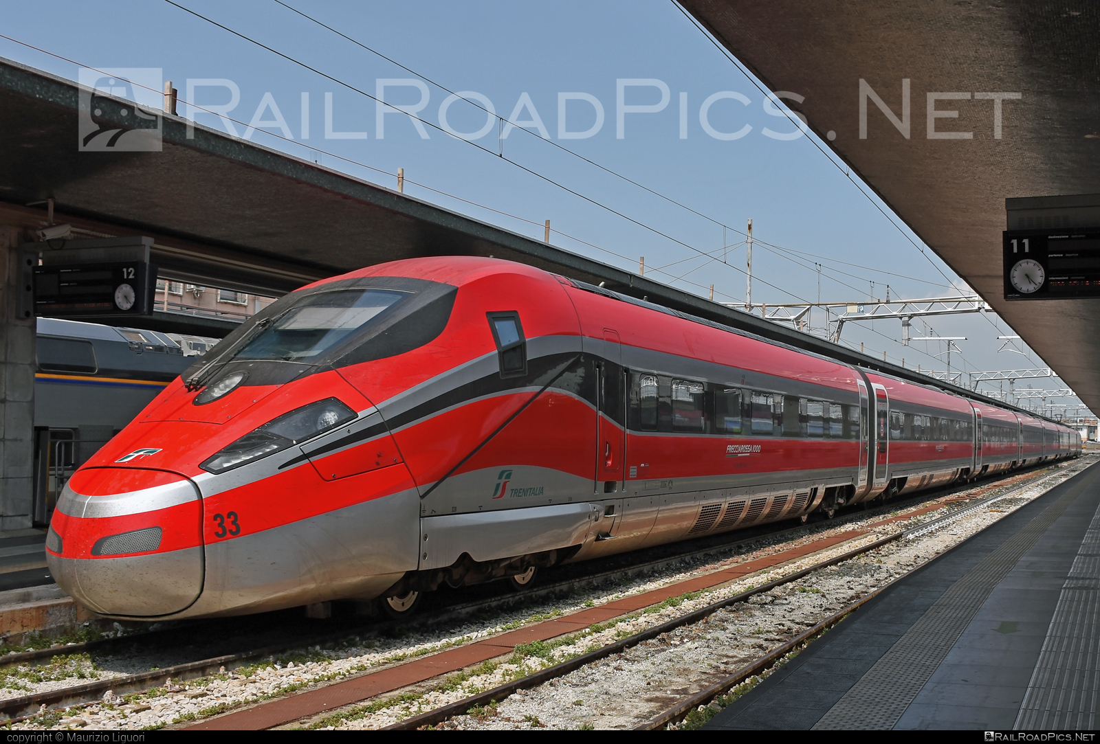 Hitachi Rail Italy / Bombardier ETR.1000 - 400 833-0 operated by Trenitalia S.p.A. #Frecciarossa1000 #HitachiBombardier #HitachiRailItaly #bombardier #etr1000 #ferroviedellostato #frecciarossa #frecciarossa1000 #fs #fsitaliane #hitachi #trenitalia #trenitaliaspa #v300 #v300zefiro #zefiro