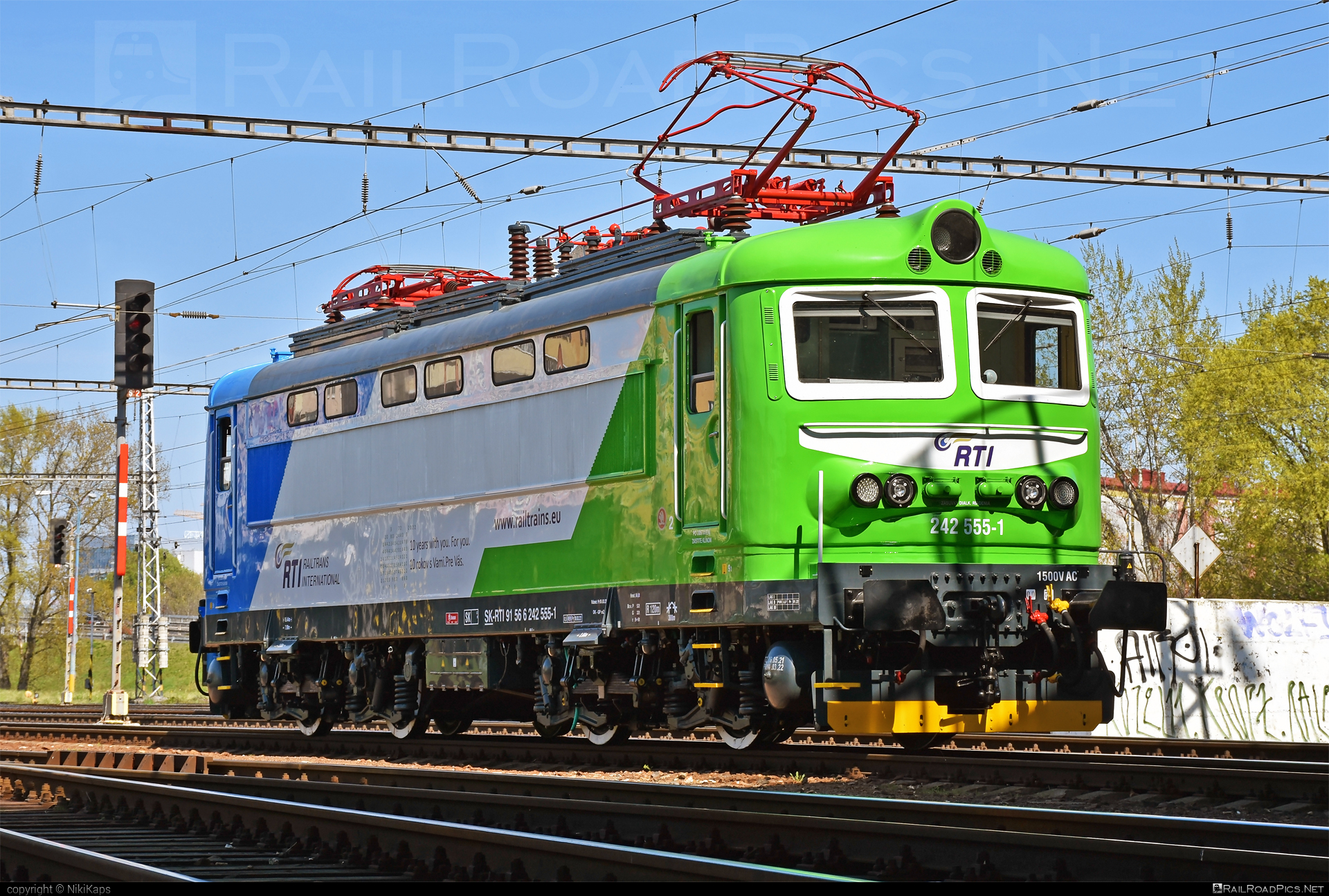 Škoda 64E - 242 555-1 operated by Railtrans International, s.r.o #BDZclass43 #RailtransInternational #plechac #rti #skoda #skoda64e