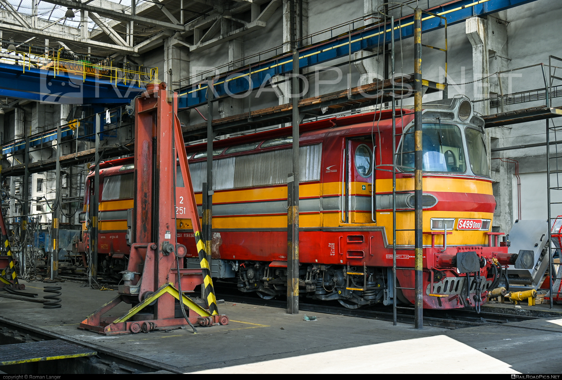 Škoda 47E - S4990001 operated by Železničná Spoločnost' Cargo Slovakia a.s. #ZeleznicnaSpolocnostCargoSlovakia #ZeleznicnaSpolocnostSlovensko #hangar #laminatka #locomotive240 #skoda #skoda47e #zssk #zsskcargo