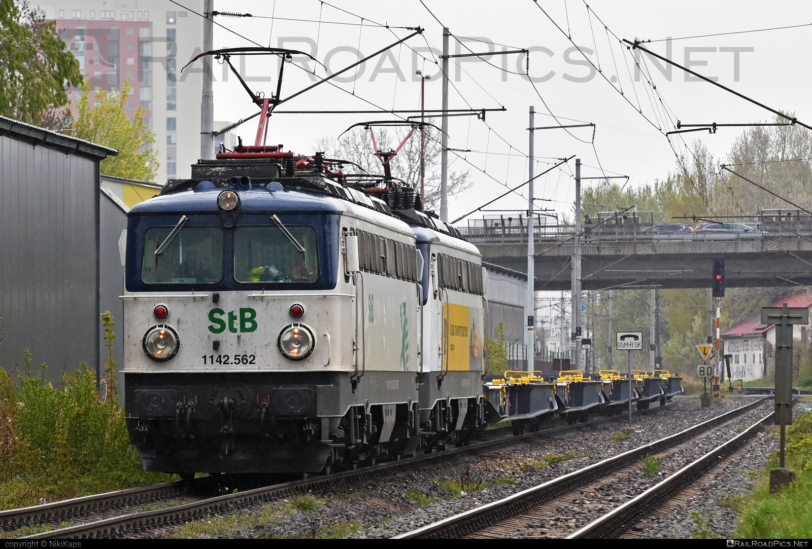 SGP 1142 - 1142.562 operated by Steiermarkbahn Transport & Logistik GmbH #flatwagon #obb1142 #obbClass1142 #sgp #sgp1142 #simmeringgrazpauker #stb #steiermarkbahn