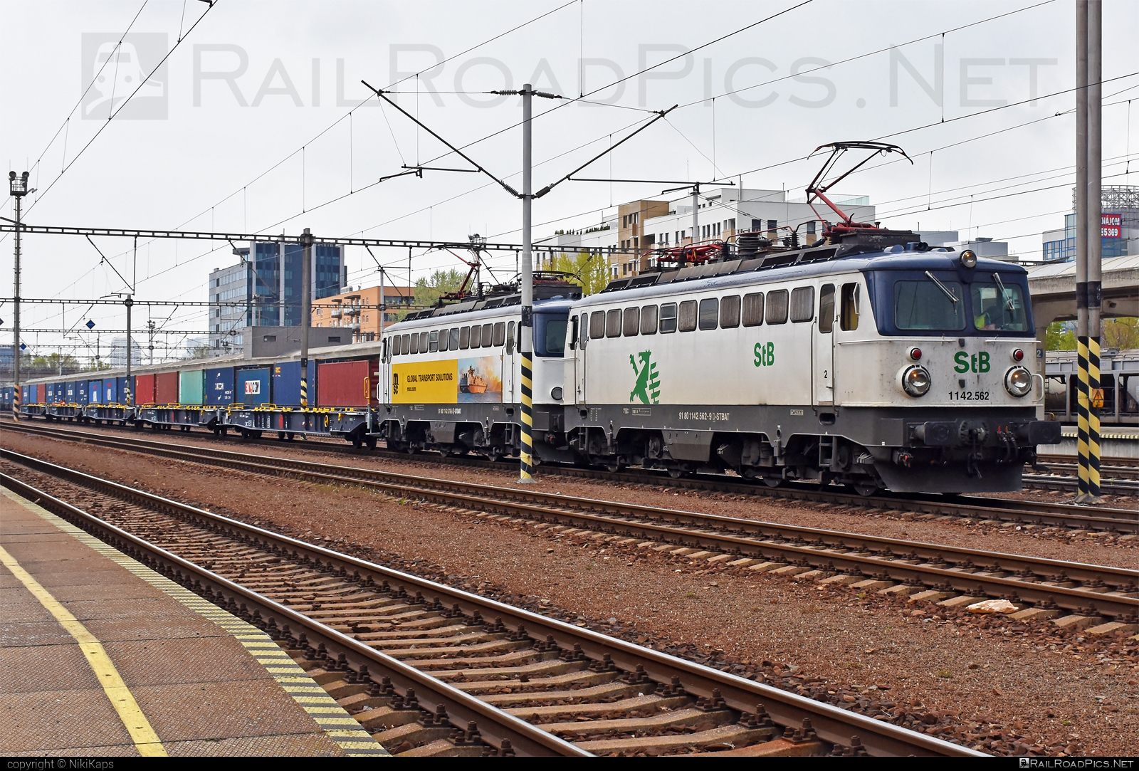 SGP 1142 - 1142.562 operated by Steiermarkbahn Transport & Logistik GmbH #flatwagon #obb1142 #obbClass1142 #sgp #sgp1142 #simmeringgrazpauker #stb #steiermarkbahn