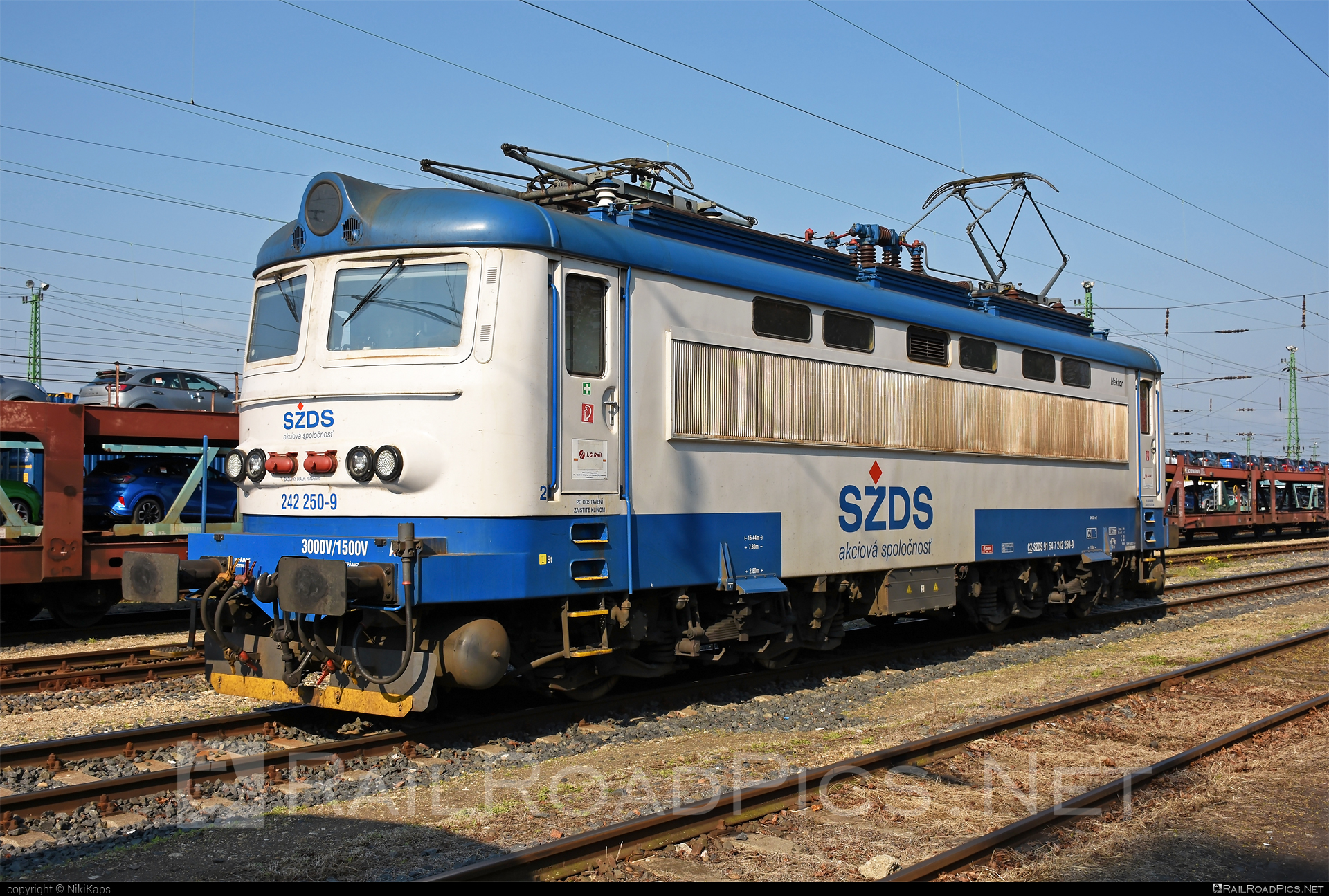 Škoda 73E - 242 250-9 operated by I. G. Rail, s. r. o. #igrail #locomotive242 #plechac #skoda #skoda73e #szds