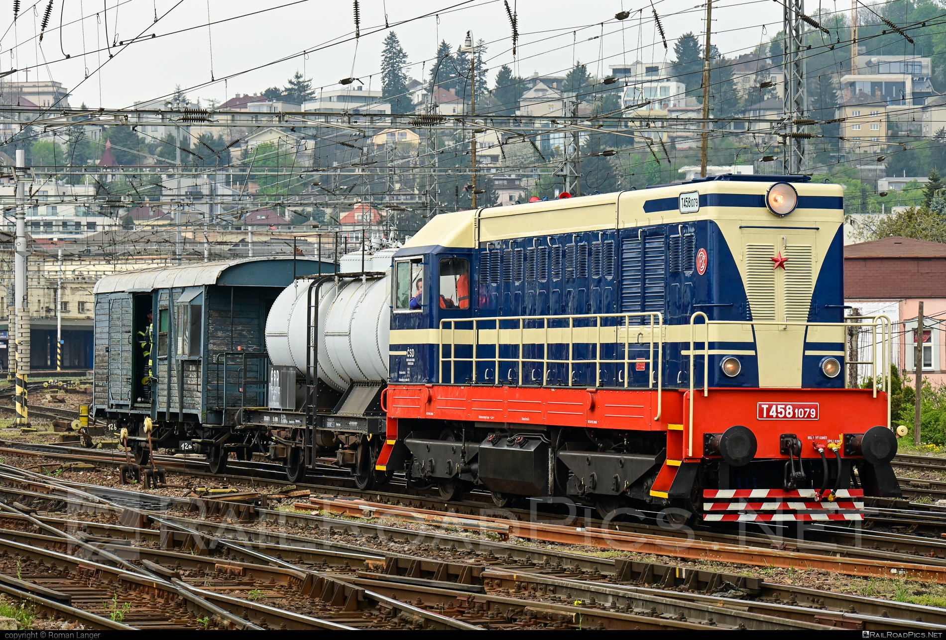 ČKD T 458.1 (721) - 721 079-2 operated by Železnice Slovenskej Republiky #ckd #ckd721 #ckdt4581 #csd #locomotive721 #locomotivet4581 #velkyhektor #zelezniceslovenskejrepubliky #zsr