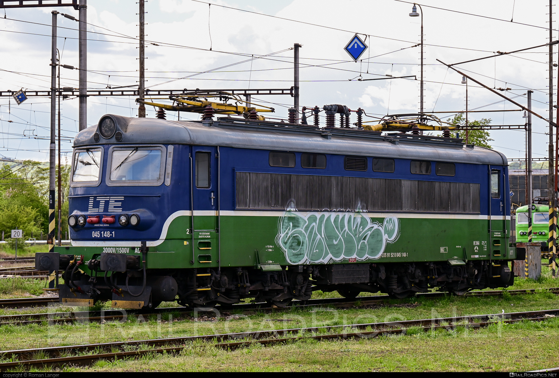 Škoda 73E - 045 148-1 operated by LTE Logistik a Transport Slovakia, s.r.o. #graffiti #locomotive242 #lte #plechac #skoda #skoda73e #zoszvolen