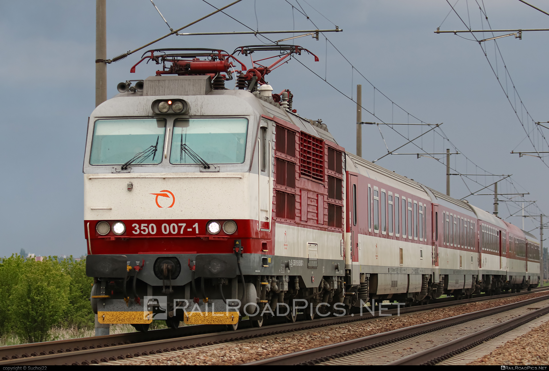 Škoda 55E - 350 007-1 operated by Železničná Spoločnost' Slovensko, a.s. #ZeleznicnaSpolocnostSlovensko #gorila #locomotive350 #skoda #skoda55e #zssk