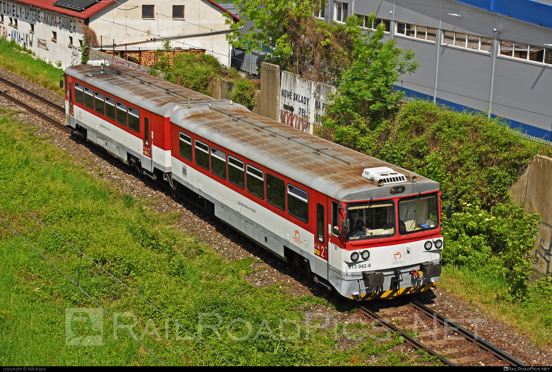 ŽOS Zvolen Class 813.0/913.0 - 913 042-8 operated by Železničná Spoločnost' Slovensko, a.s. #ZeleznicnaSpolocnostSlovensko #bageta #zoszvolen #zoszvolen8130 #zoszvolen9130 #zssk
