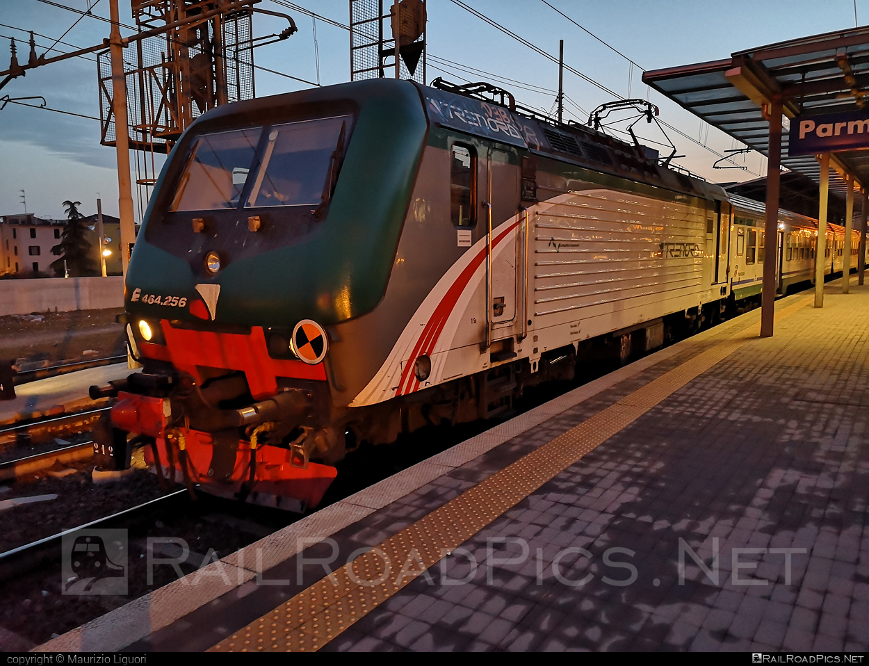 Bombardier TRAXX P160 DCP - E 464.256 operated by TRENORD #bombardier #bombardiertraxx #lavatrice #traxx #traxxp160 #traxxp160dcp #trenord