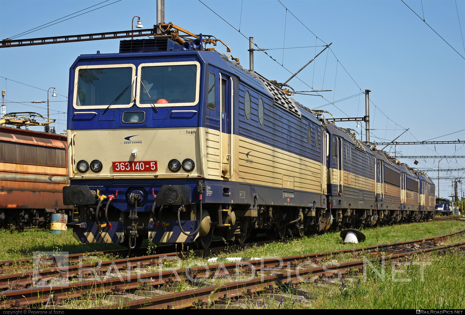 Škoda 69E - 363 140-5 operated by Železničná Spoločnost' Cargo Slovakia a.s. #ZeleznicnaSpolocnostCargoSlovakia #es4991 #eso #locomotive363 #skoda #skoda69e #zsskcargo