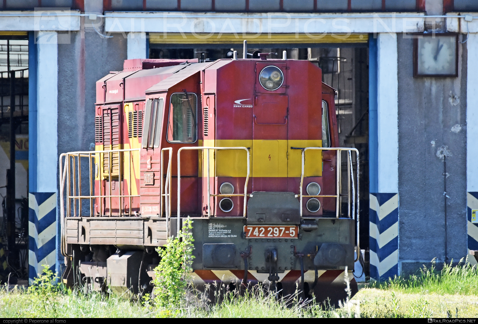 ČKD T 466.2 (742) - 742 297-5 operated by Železničná Spoločnost' Cargo Slovakia a.s. #ZeleznicnaSpolocnostCargoSlovakia #ckd #ckd4662 #ckd742 #ckdt4662 #kocur #zsskcargo
