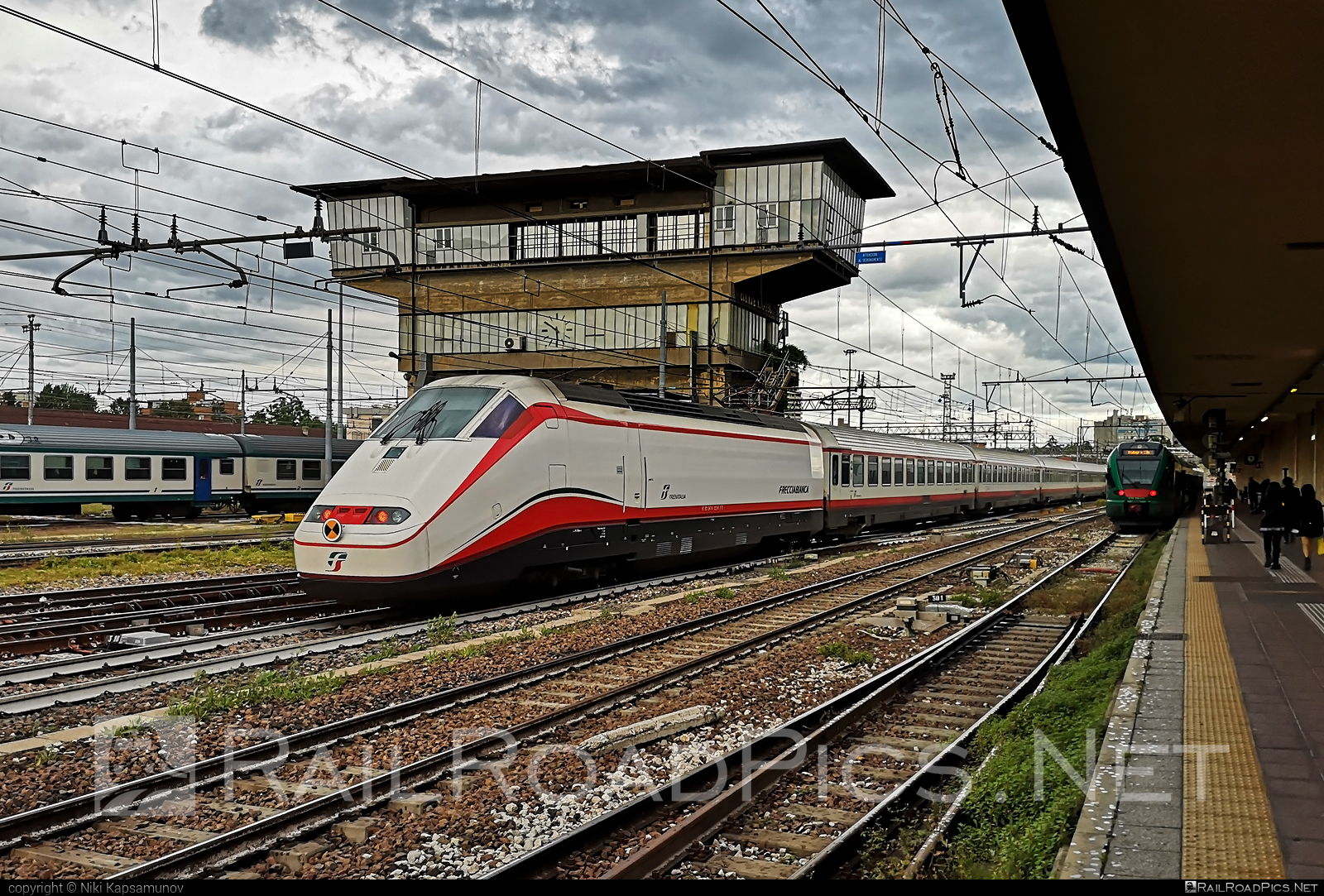 Consorzio TREVI Class E.414 - 414 104-6 operated by Trenitalia S.p.A. #classe414 #consorziotrevi #e414 #ferroviedellostato #frecciabianca #fs #fsclasse414 #fsitaliane #lefrecce #trenitalia #trenitaliaspa #trevie414