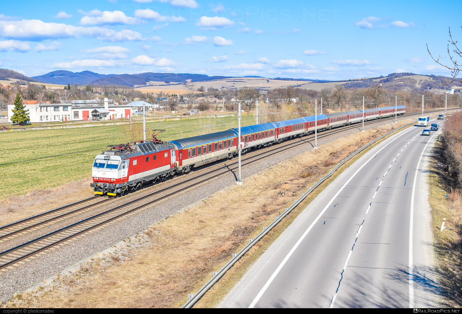 Škoda 55E - 350 015-4 operated by Železničná Spoločnost' Slovensko, a.s. #ZeleznicnaSpolocnostSlovensko #gorila #locomotive350 #skoda #skoda55e #zssk
