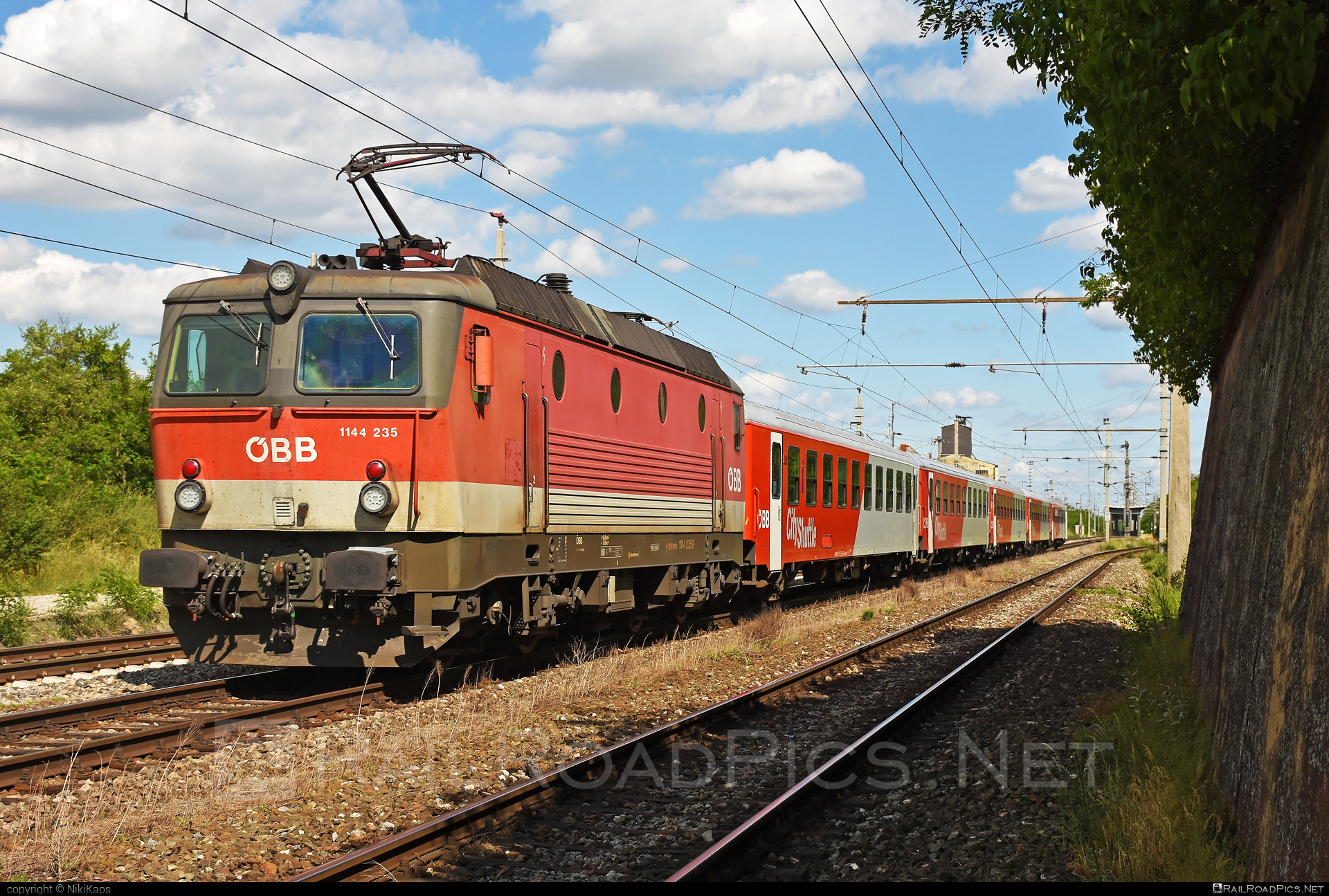 SGP 1144 - 1144 235 operated by Österreichische Bundesbahnen #cityshuttle #obb #obb1144 #obbClass1144 #osterreichischebundesbahnen #sgp #sgp1144 #simmeringgrazpauker